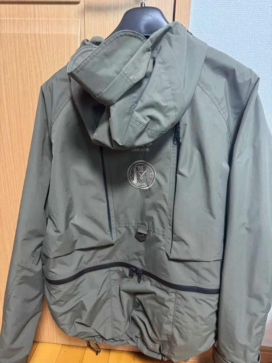 2 アンダーマイカー x アトモス サマディ アッシュタンガ シェル パーカ BRONN グリーン