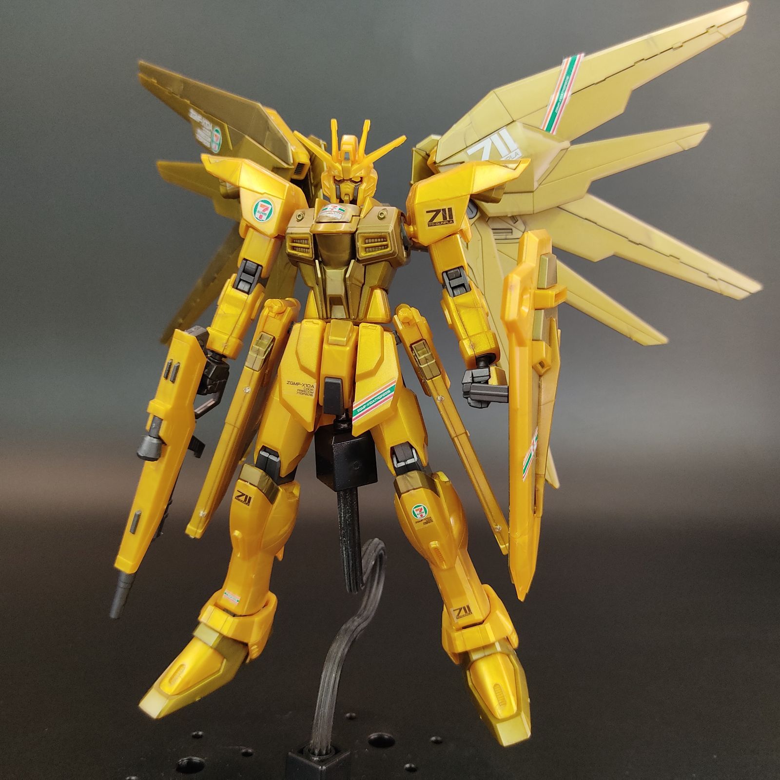 HGCE 1/144 フリーダムガンダム ゴールドインジェクションカラー プラモデル（セブン-イレブン限定） HGCE 1⁄144 ZGMF-X10A フリーダムガンダム「ゴールドインジェクション