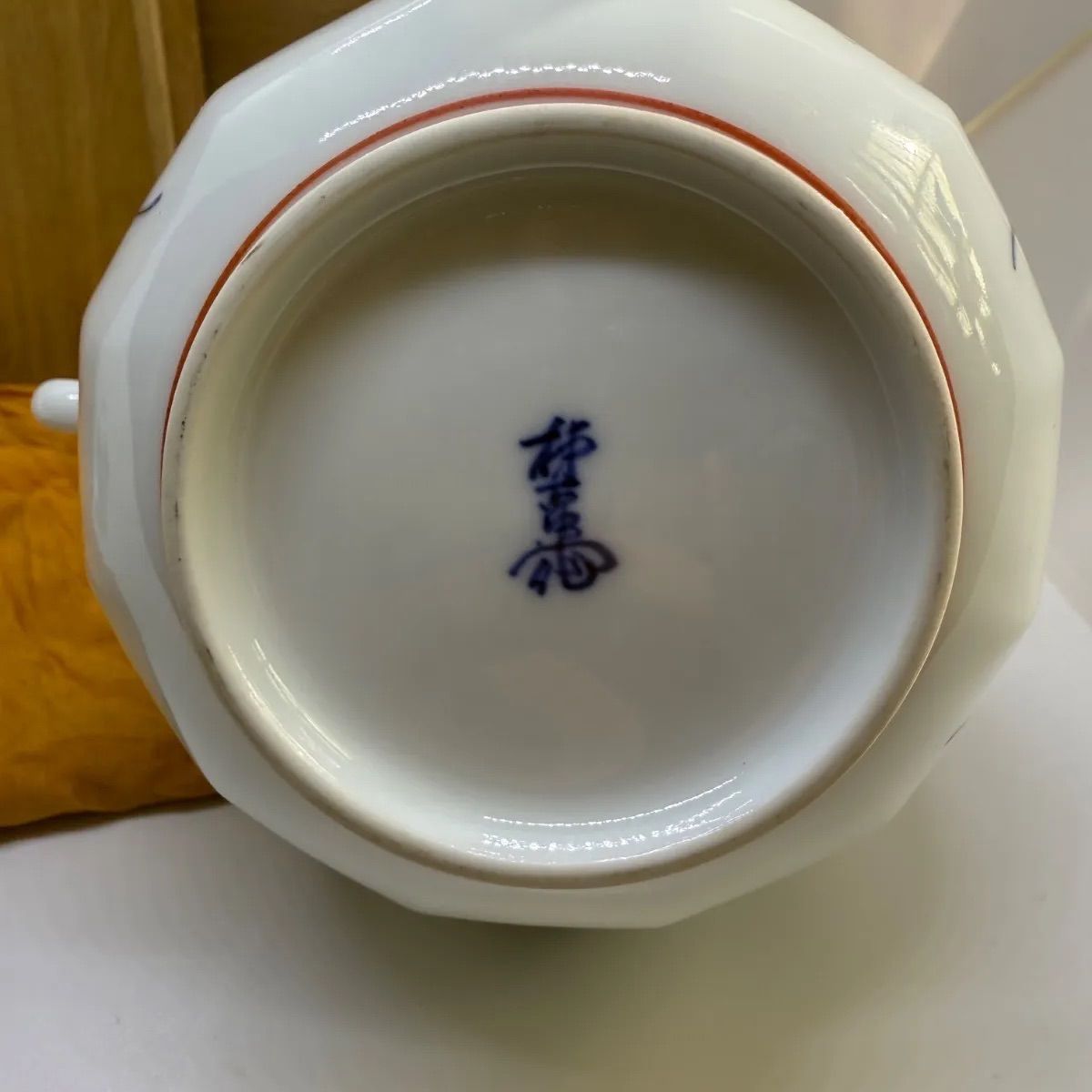 十二代柿右衛門 錦 草花画 水差 水注 柿右衛門 十二代 酒井田柿右衛門 草花紋 唐花画 共箱 骨董 80