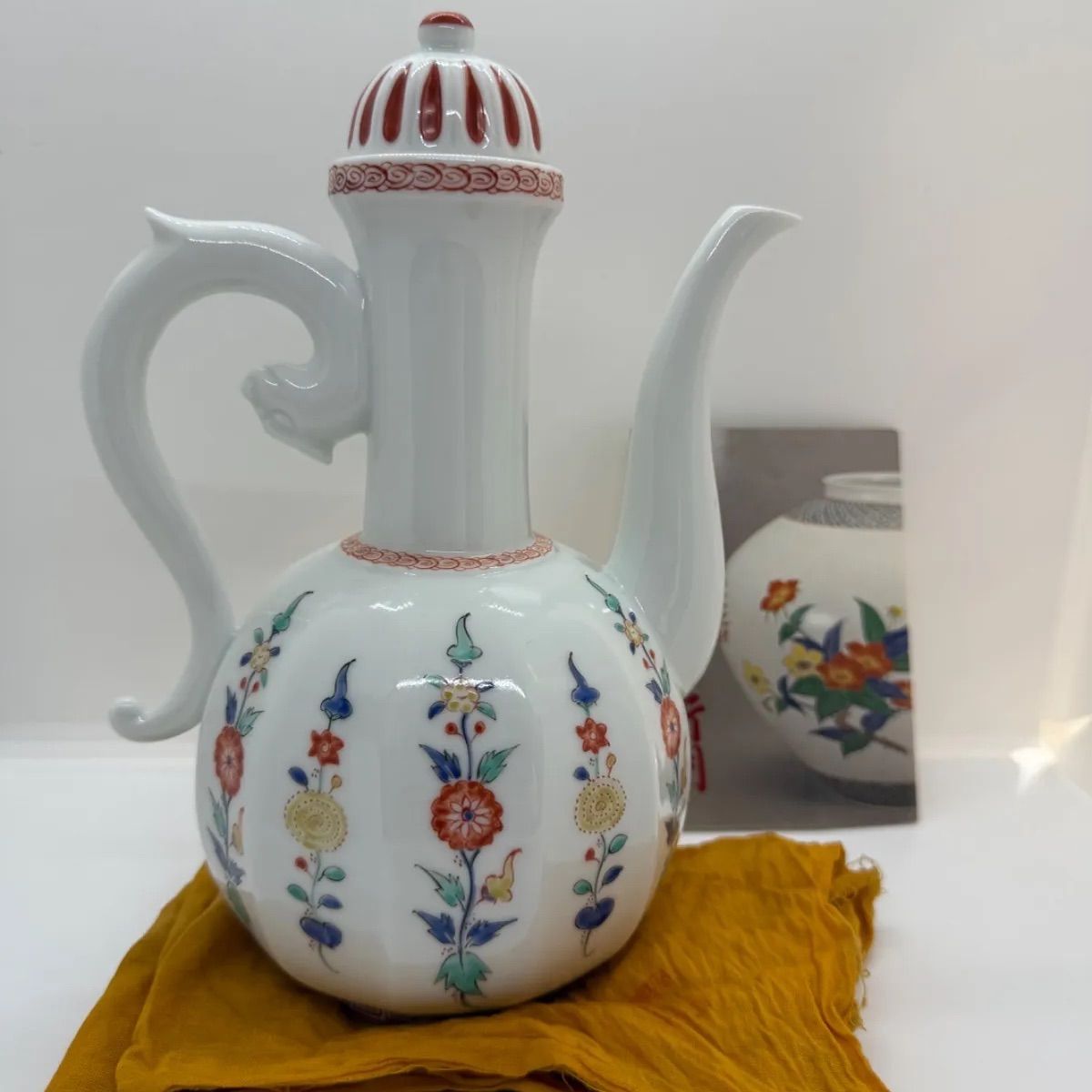 十二代柿右衛門 錦 草花画 水差 水注 柿右衛門 十二代 酒井田柿右衛門 草花紋 唐花画 共箱 骨董 80 WWW_OPDRERGINERDOGAN_COM