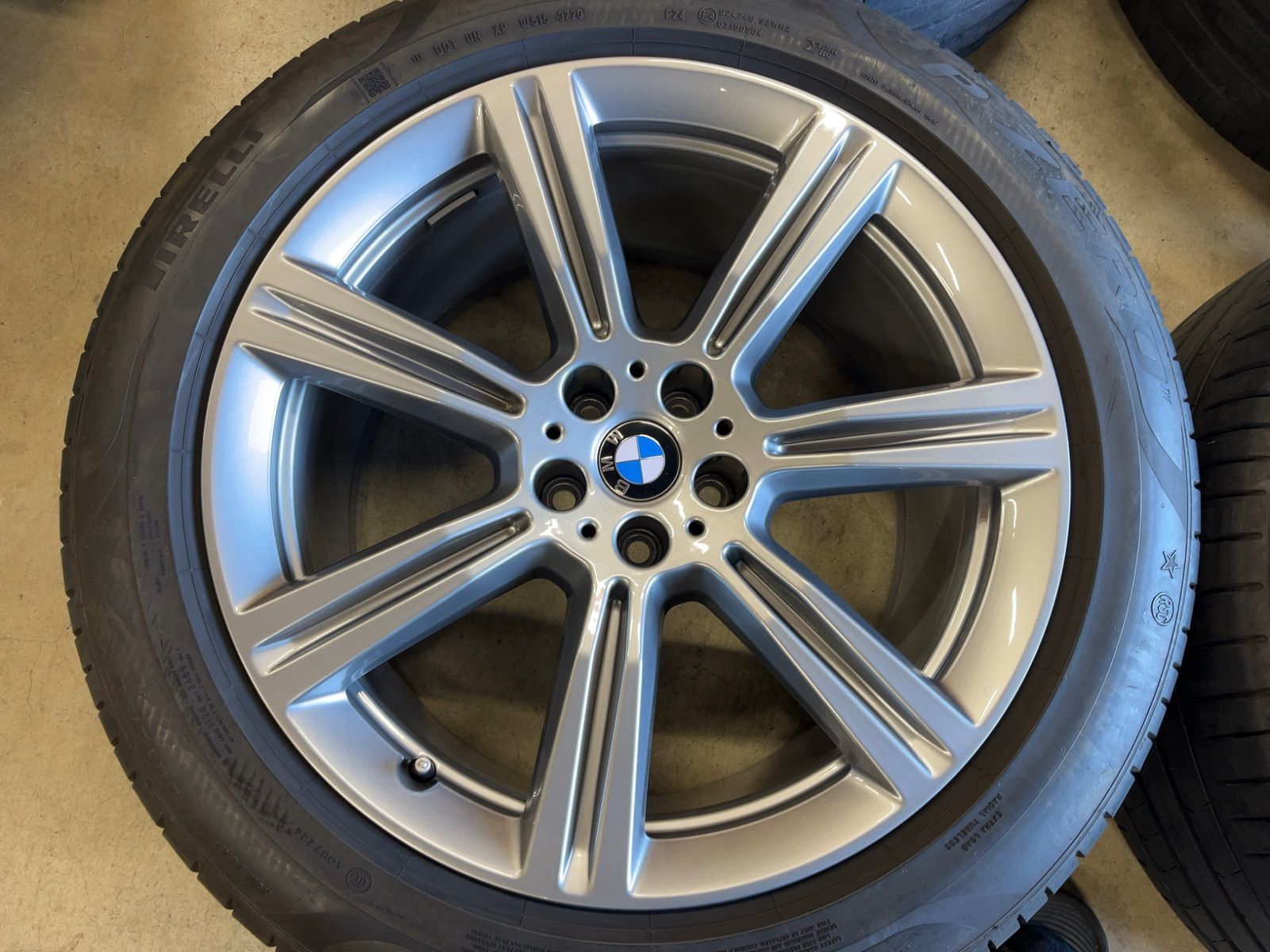 BMW G05 x5 G06 x6 純正ホイール 20インチ 4本 9J5HPCD112+35 (SHB007) BMW G05 x5 G06 x6 純正ホイール 20インチ 4本 9J5HPCD112+35 (SHB007)
