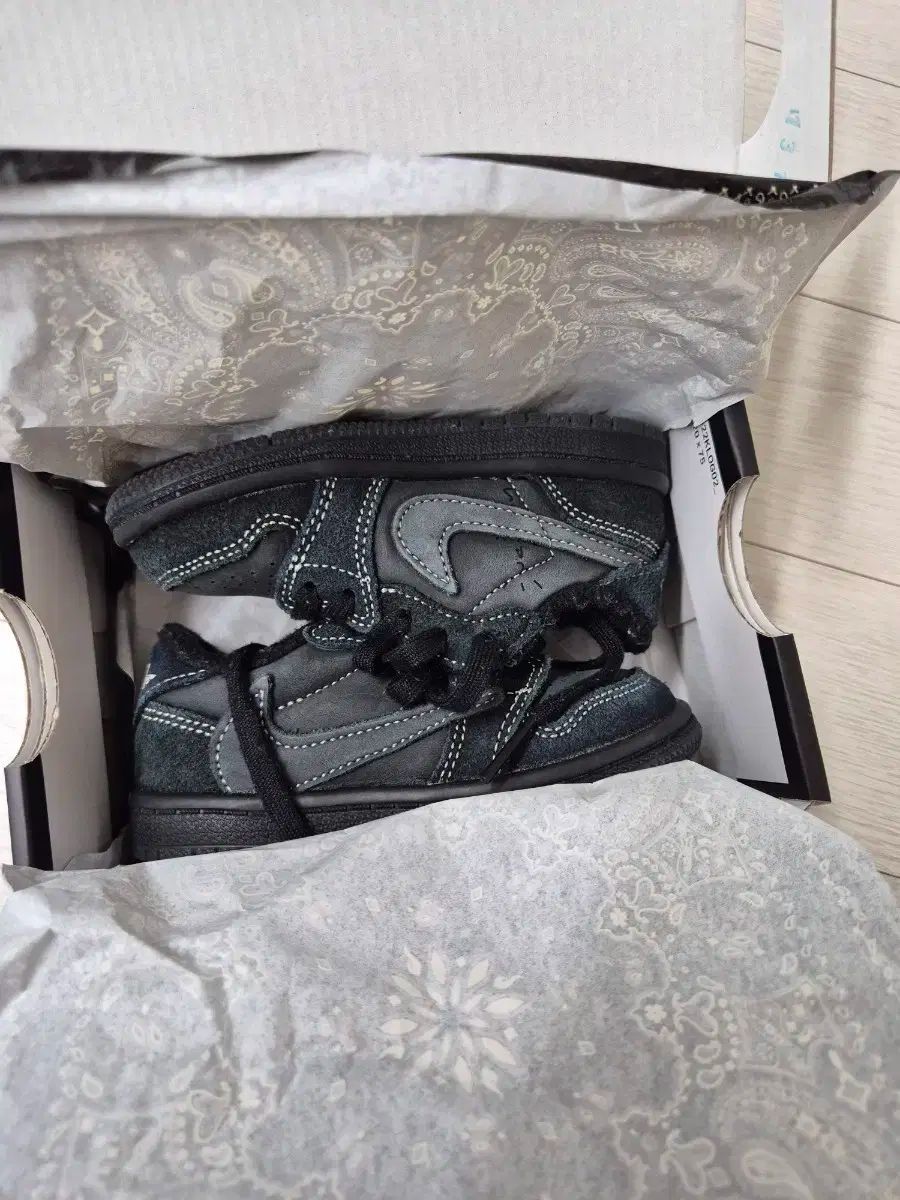 TD ジョーダン 1 x トラヴィス スコット レトロ ロー OG DO 5441-001