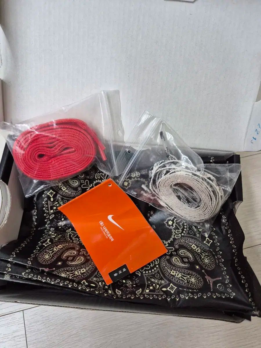 TD ジョーダン 1 x トラヴィス スコット レトロ ロー OG DO 5441-001