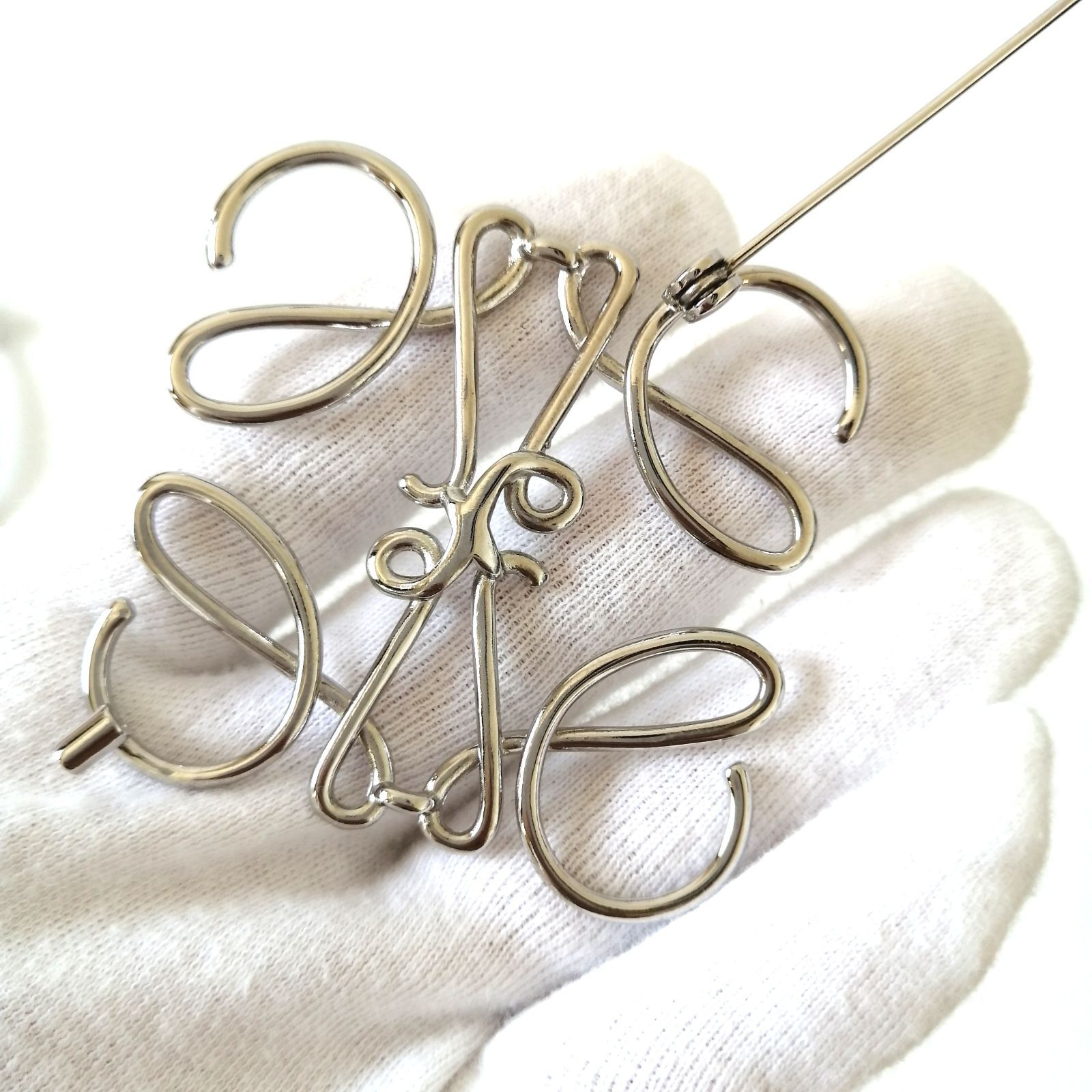 美品 ロエベ LOEWE ブローチ アナグラム シルバー 179 LOEWE(ロエベ