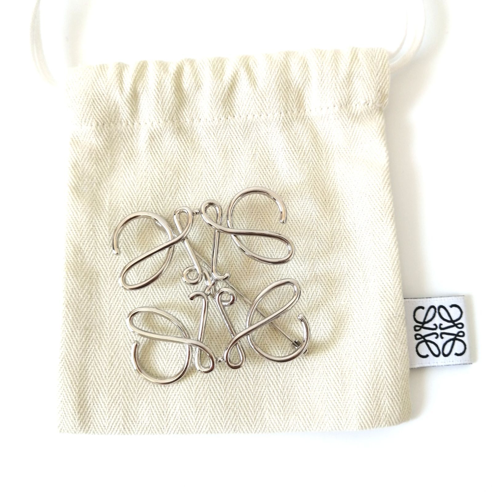 ロエベ LOEWE ブローチ アナグラム シルバー 179