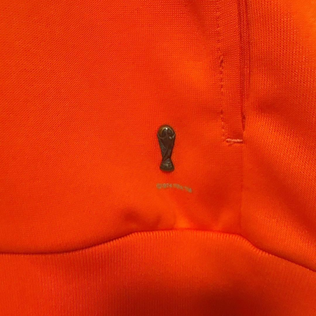 トラックジャケット