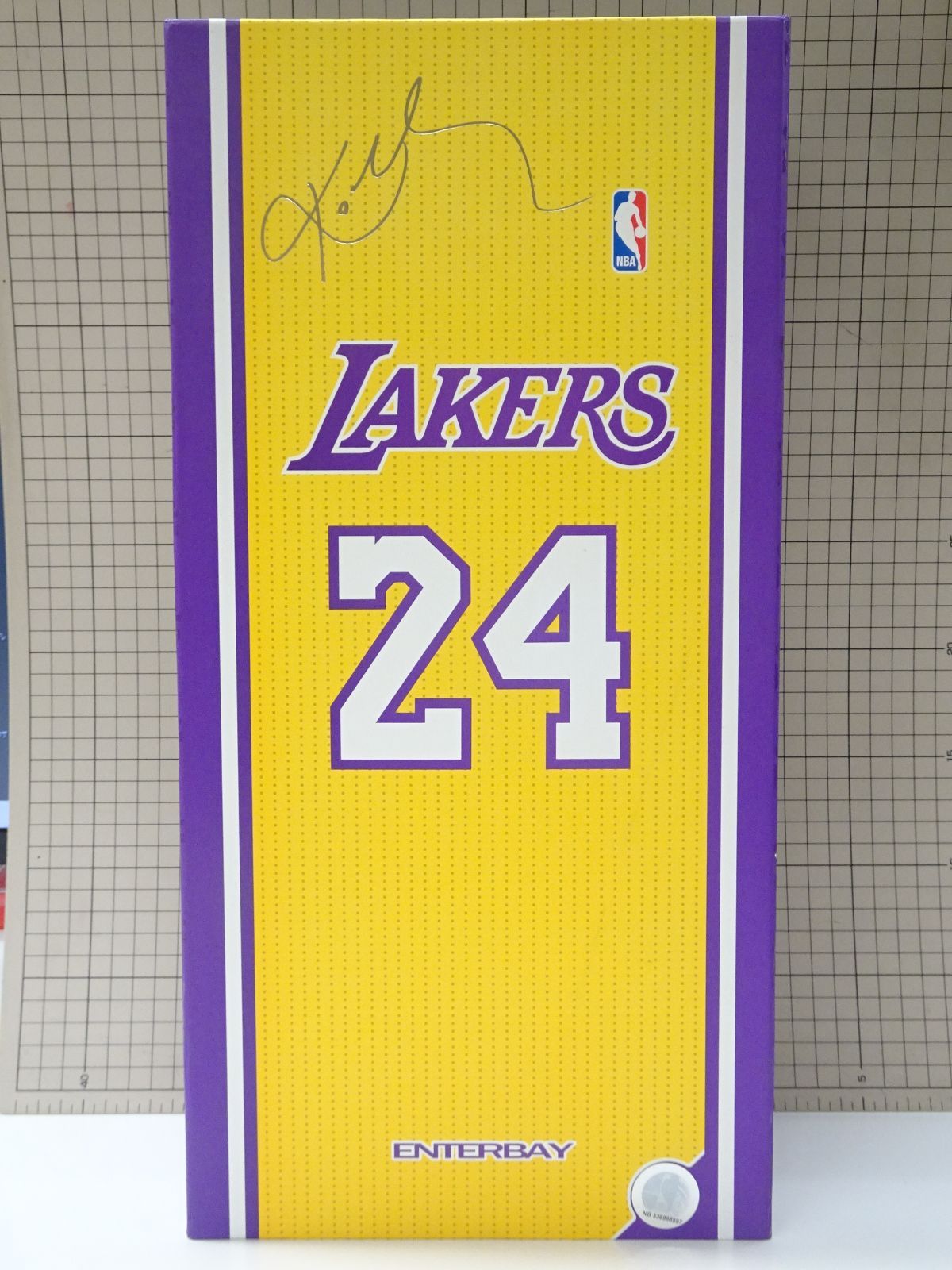 エンターベイ リアルマスターピース コレクティブルフィギュア 1 6 レイカーズ コービー ブライアント