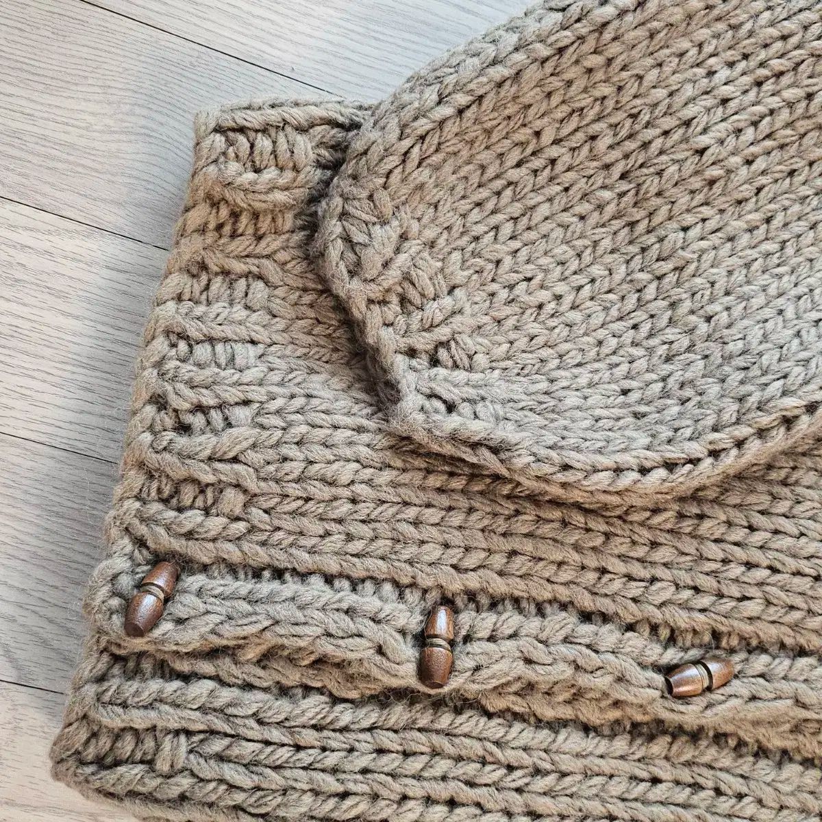 トグルボタンカーディガン