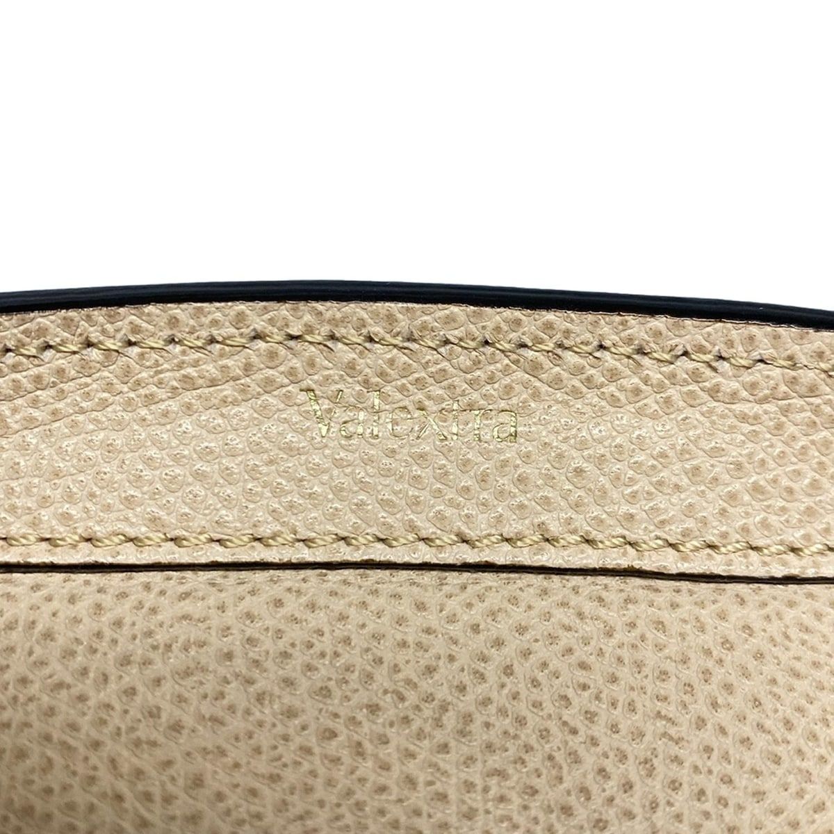 トリエンナーレ ベージュ