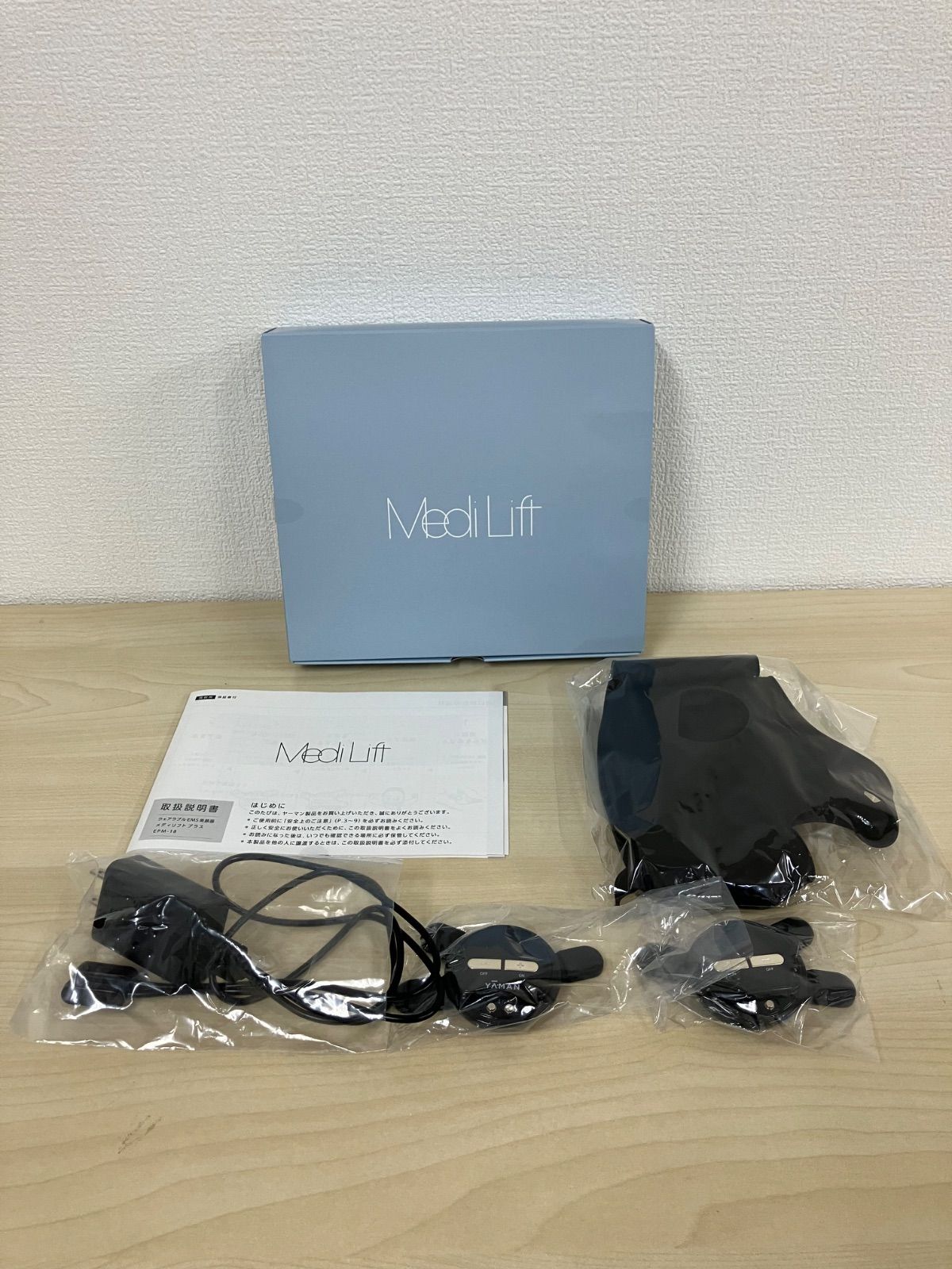 P/☆付属品 箱付き☆ ヤーマン EMS機器 EPM-18 メディリフト プラス