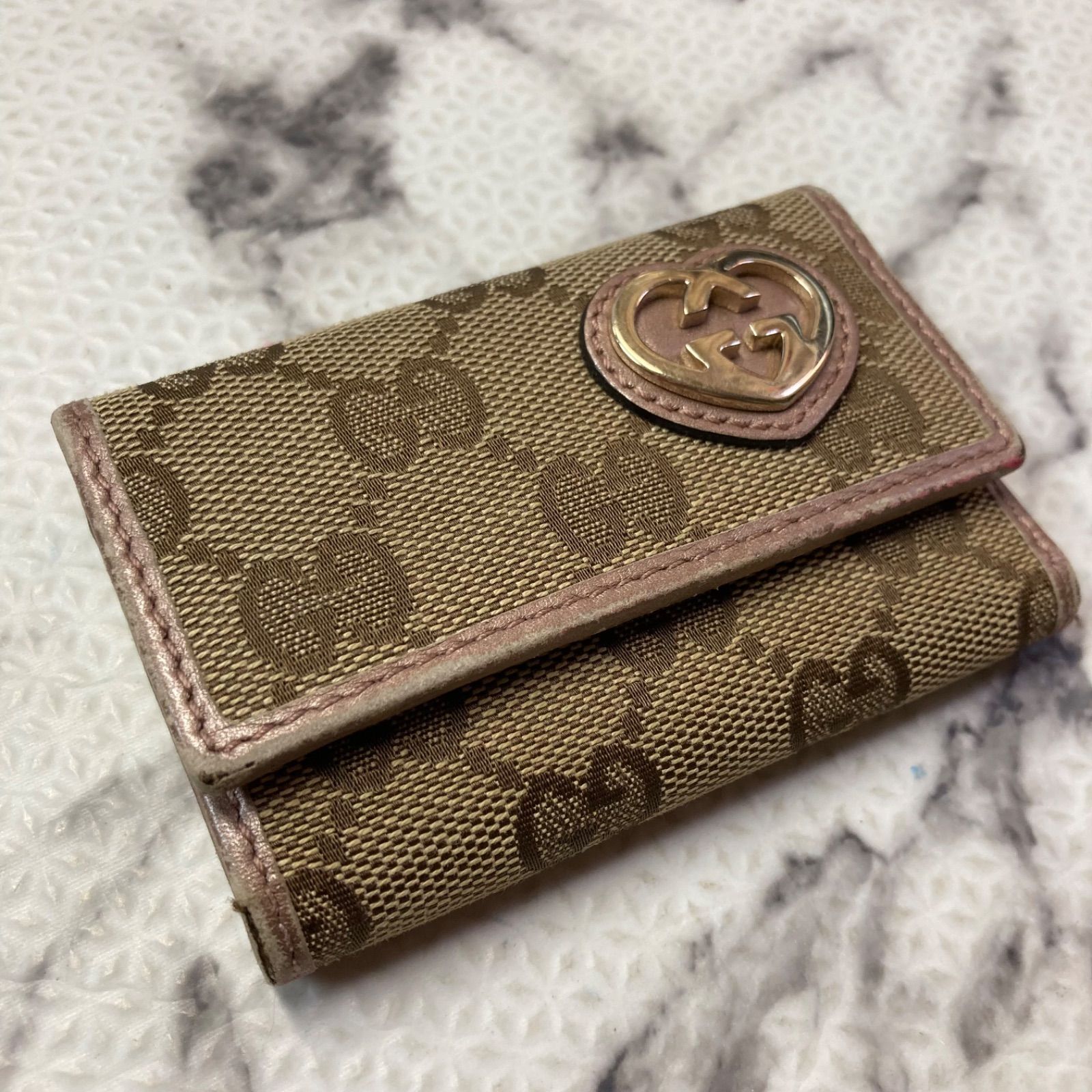 【美品】GGパターン キーケース Gucci GGパターン キーケース ハート型ロゴ 【9977a28e】 - メルカリ