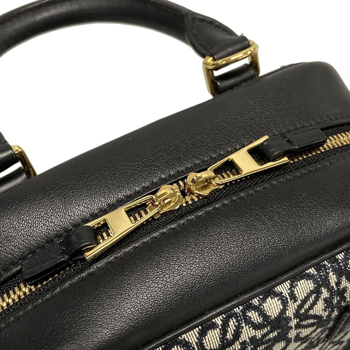 黒×アイボリー