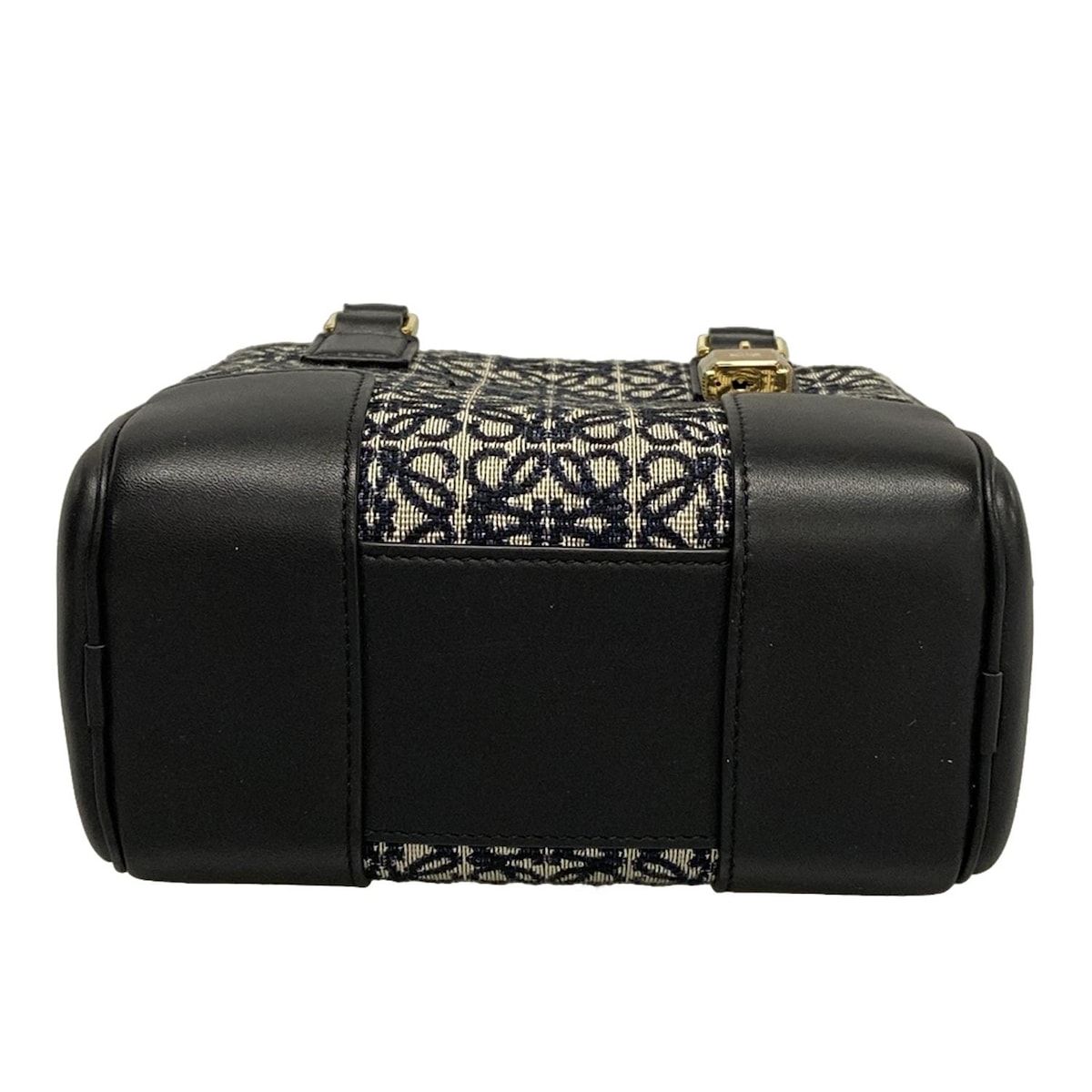 黒×アイボリー