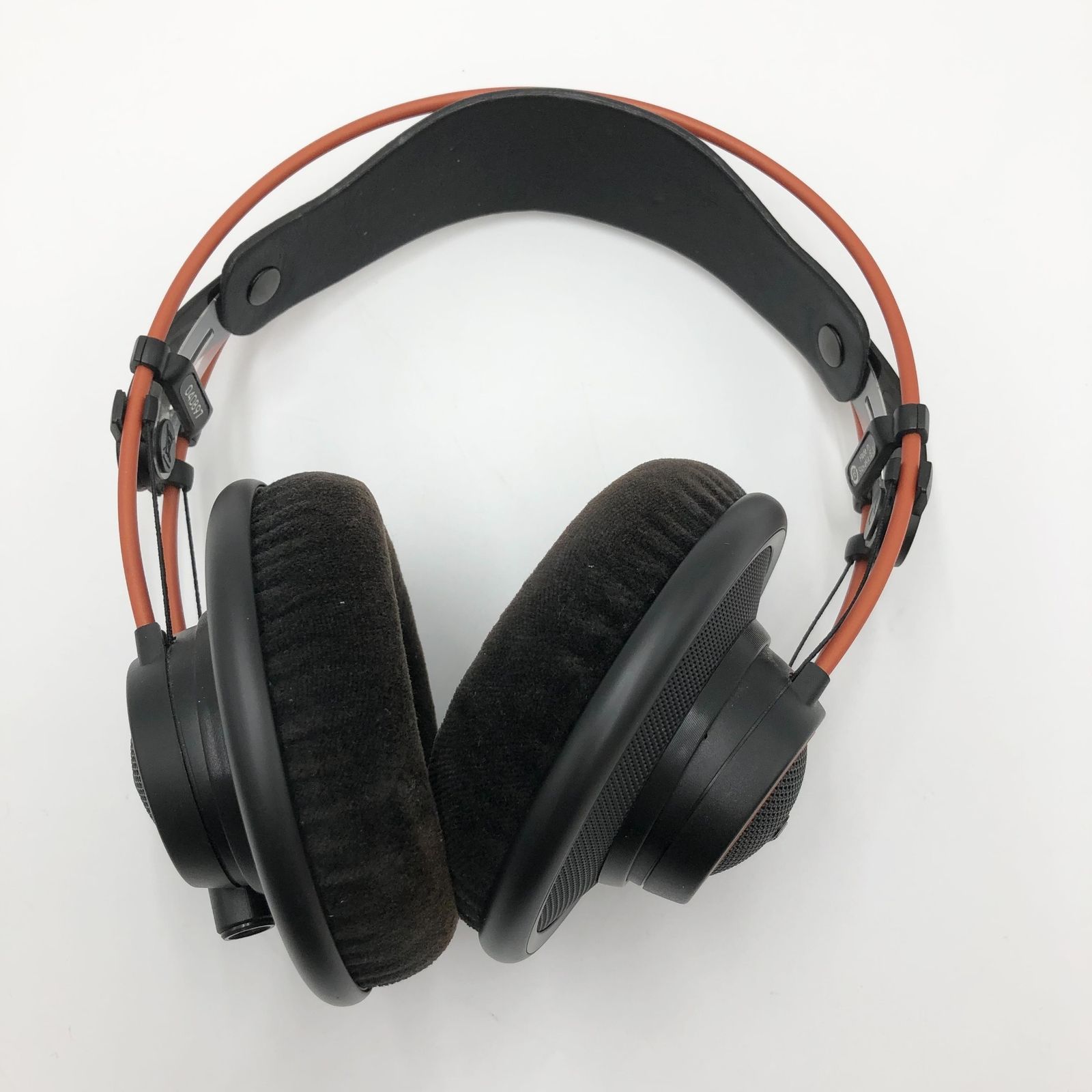 AKG アーカーゲー