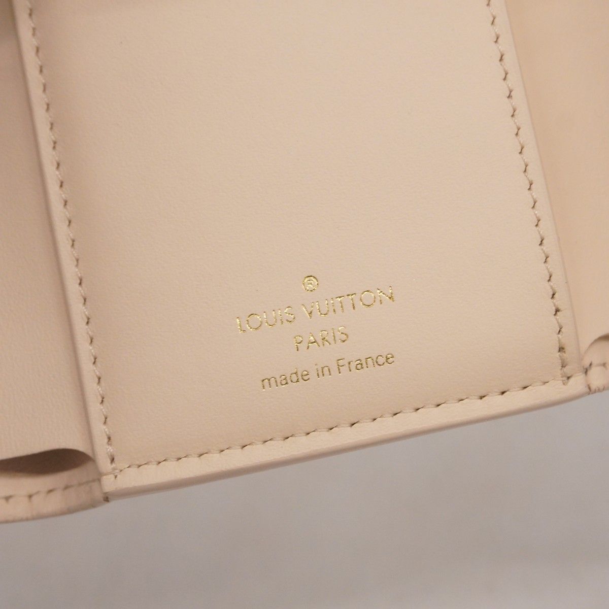  5 ob 0380 ルイヴィトン 三つ折り財布 トリヨン ポルトフォイユカプシーヌコンパクト M 11363 クオーツ レディース 三つ折り財布 折り財布