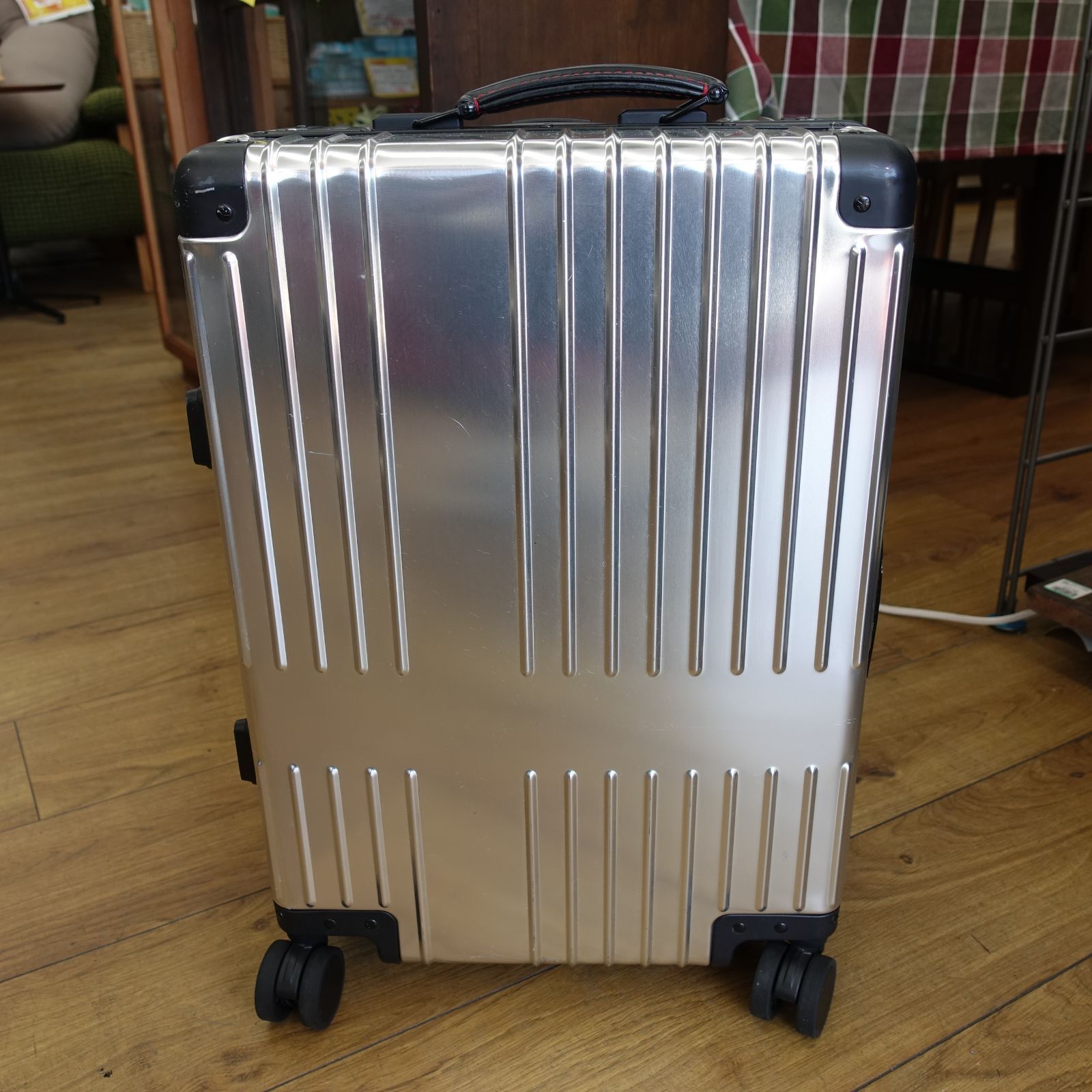 スーツケース innovator イノベーター INV 1811 36 L 機内持込 アルミ エキスパー