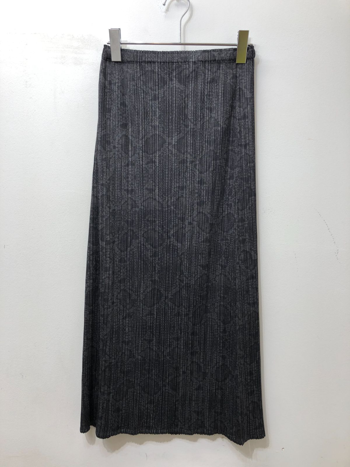 637 PLEATS PLEASE プリーツプリーズ イッセイミヤケ ヘビ柄ロングスカート ３ 黒