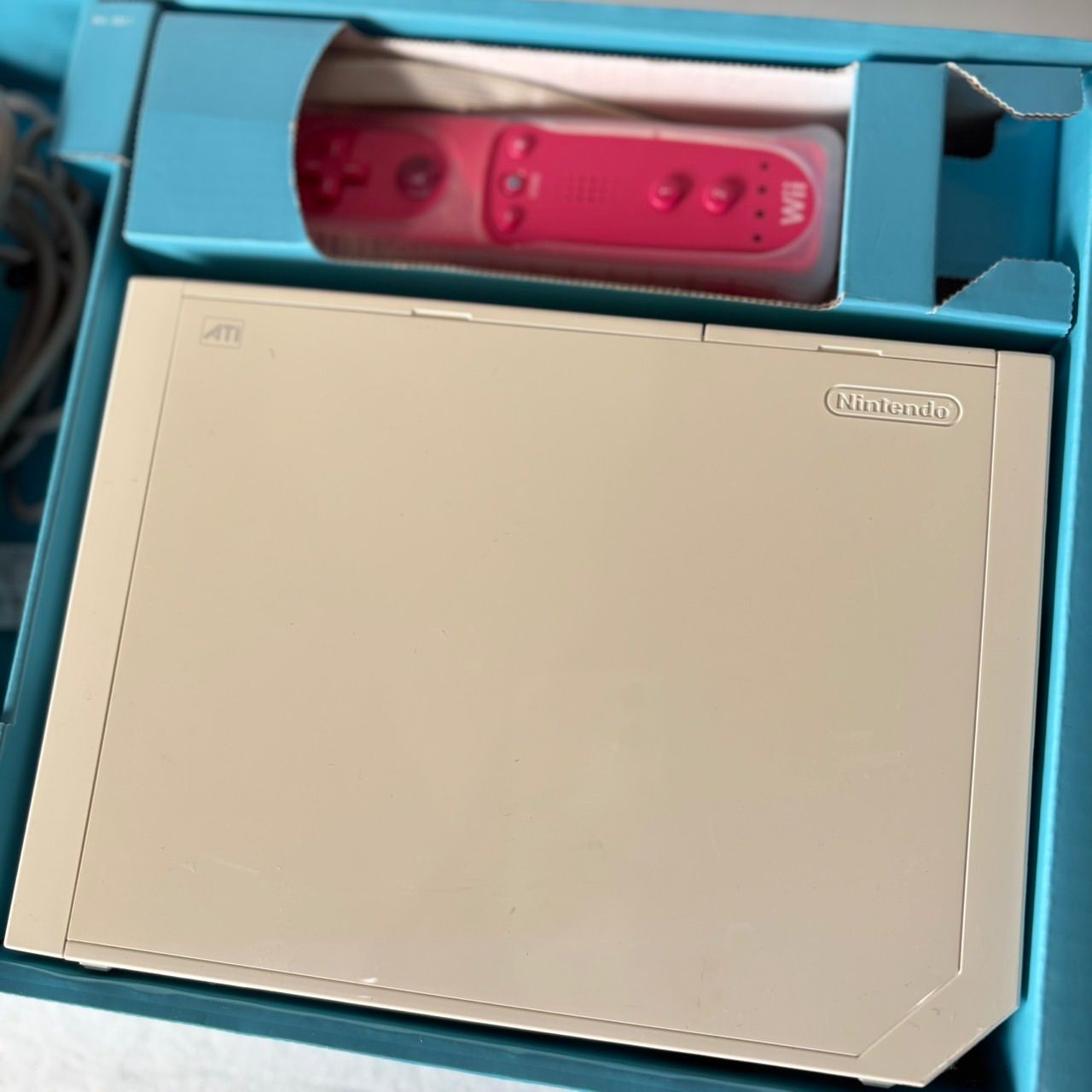 Wii本体 Wii専用ソフト『Wii Sports Resort』リモコン2台！ Amazon.co