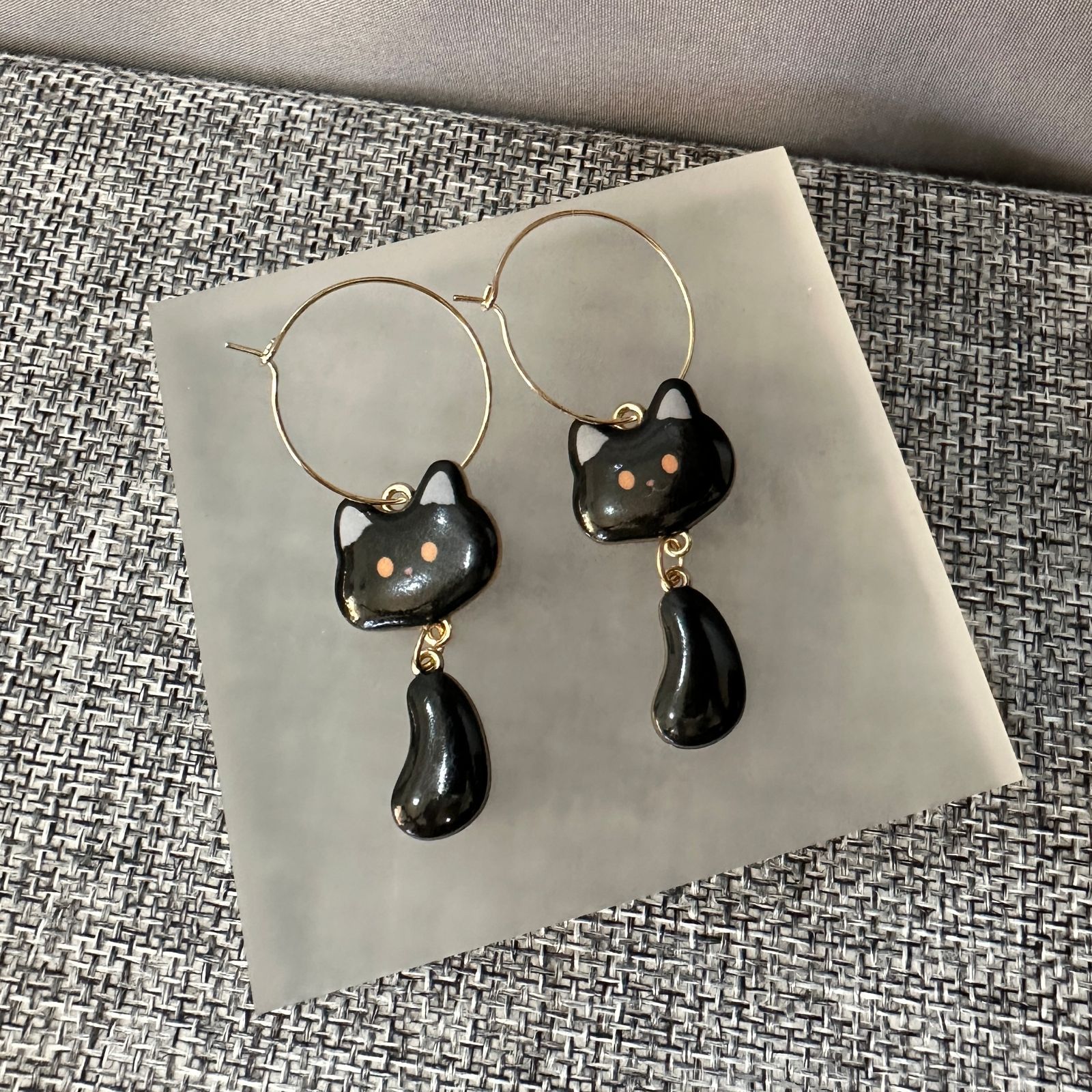 ピアス】送料無料 黒猫 猫ピアス ゆらゆら ハンドメイドアクセサリー