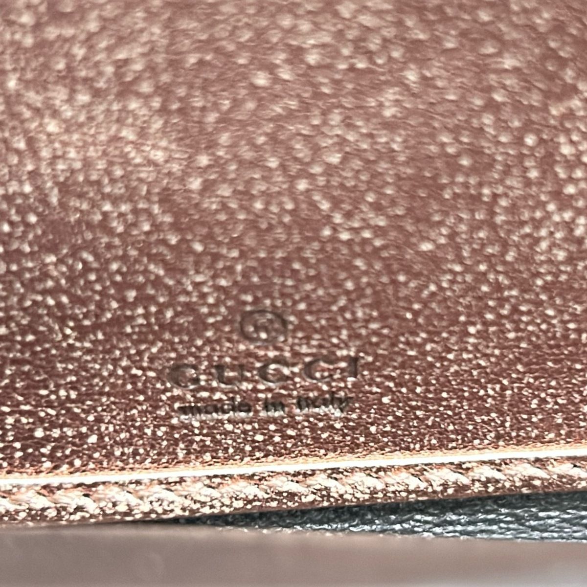 メタリックピンク