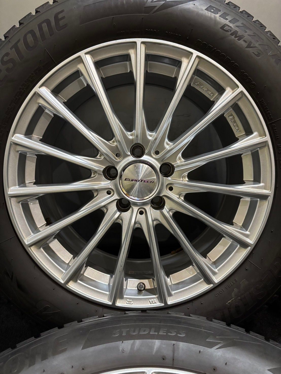 235 60 R 18 DM V 3 19年製 18インチ 8 J 38 112 5 H スタッドレス 4本 GLC 南7 K 565