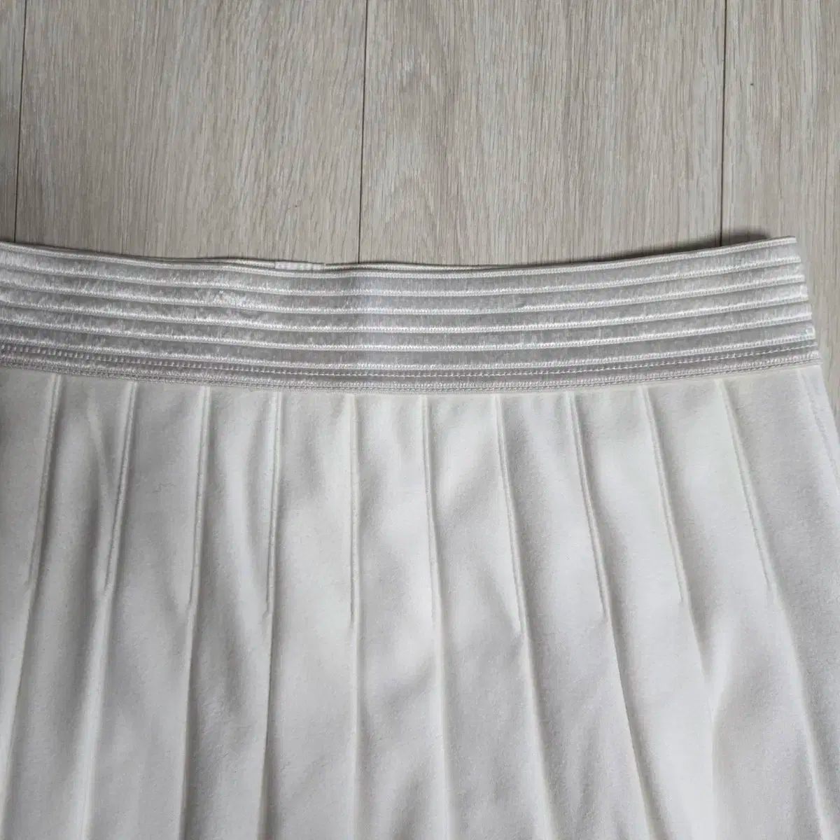 白 ゴルフプリーツ