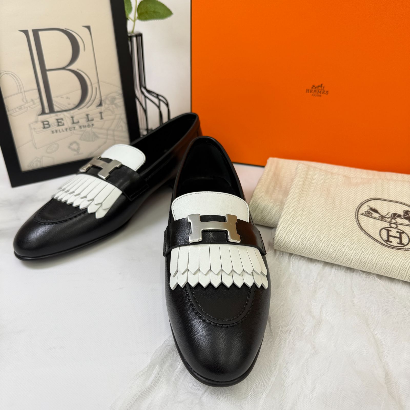 エルメス　モカシン（アワー） 黒/白(美品) 鑑定済み【 新品未使用 】エルメス 《 ロワイヤル 》36 ( 23cm程度