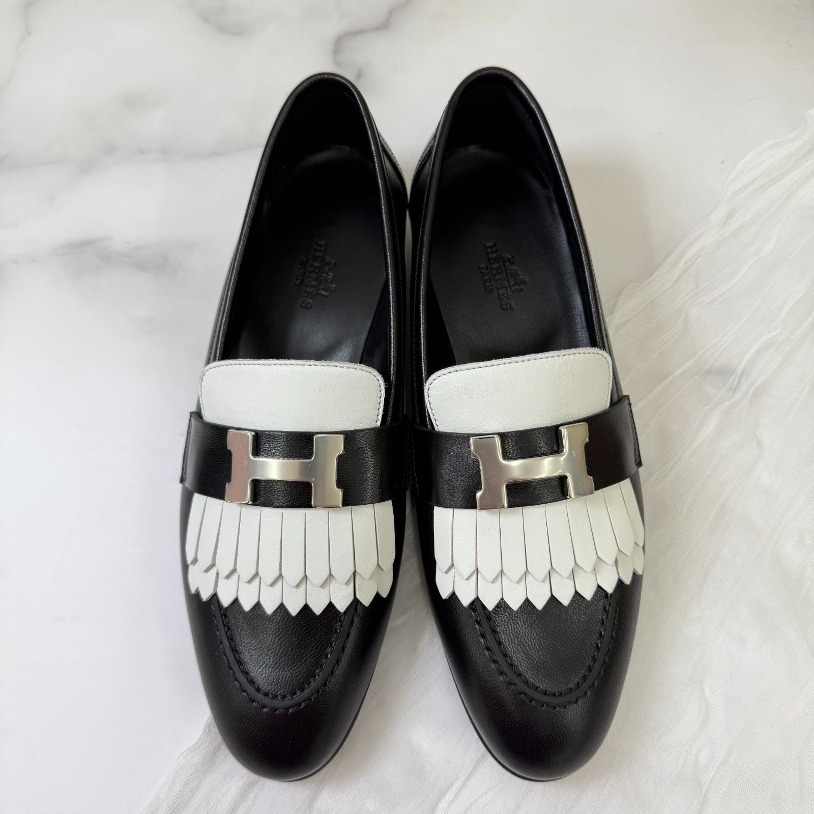 エルメス　モカシン（アワー） 黒/白(美品) エルメス モカシン（アワー） 黒/白(美品)