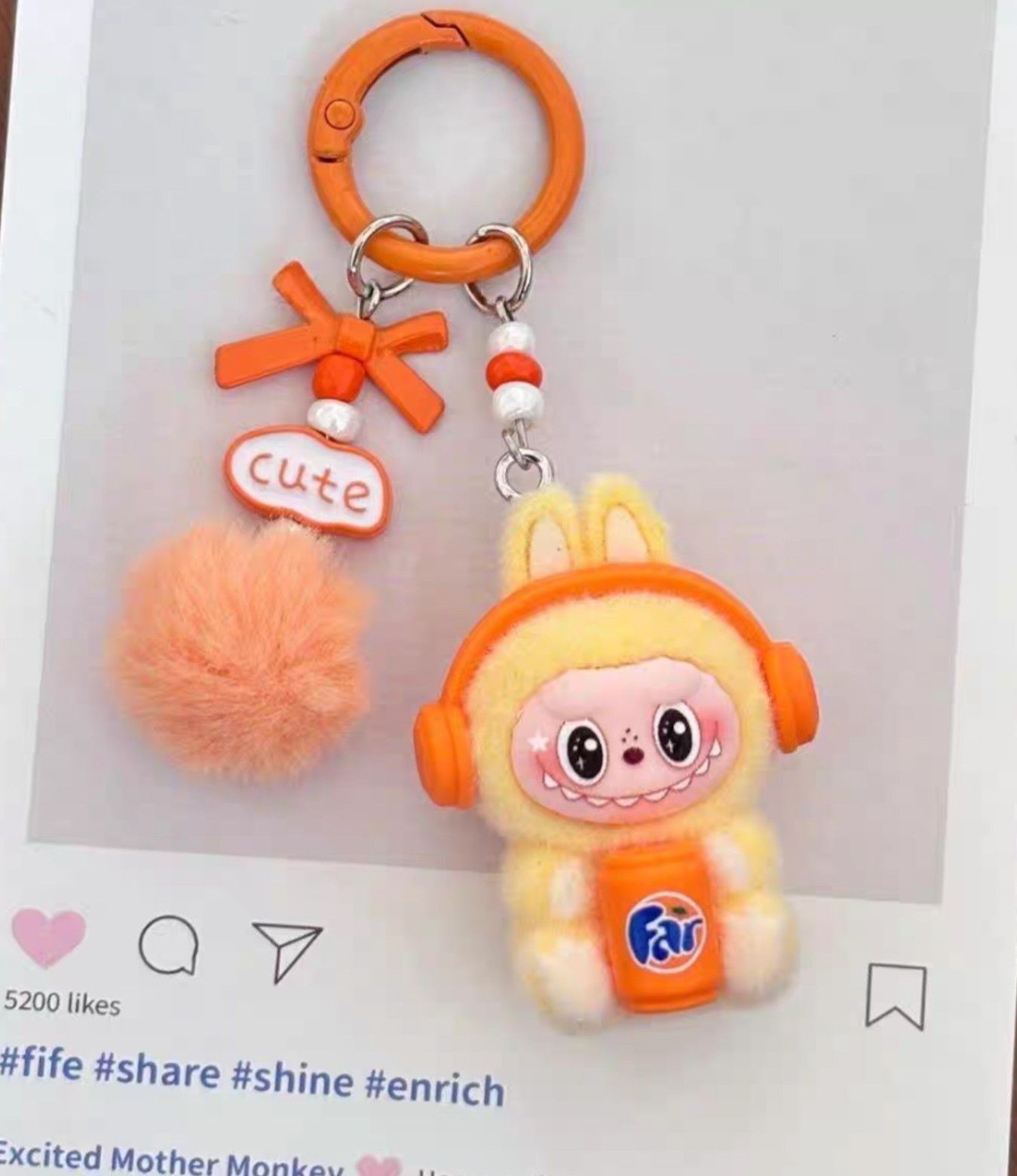 ラブブ ぬいぐるみキーホルダー ファンタ モコモコポンポン付き