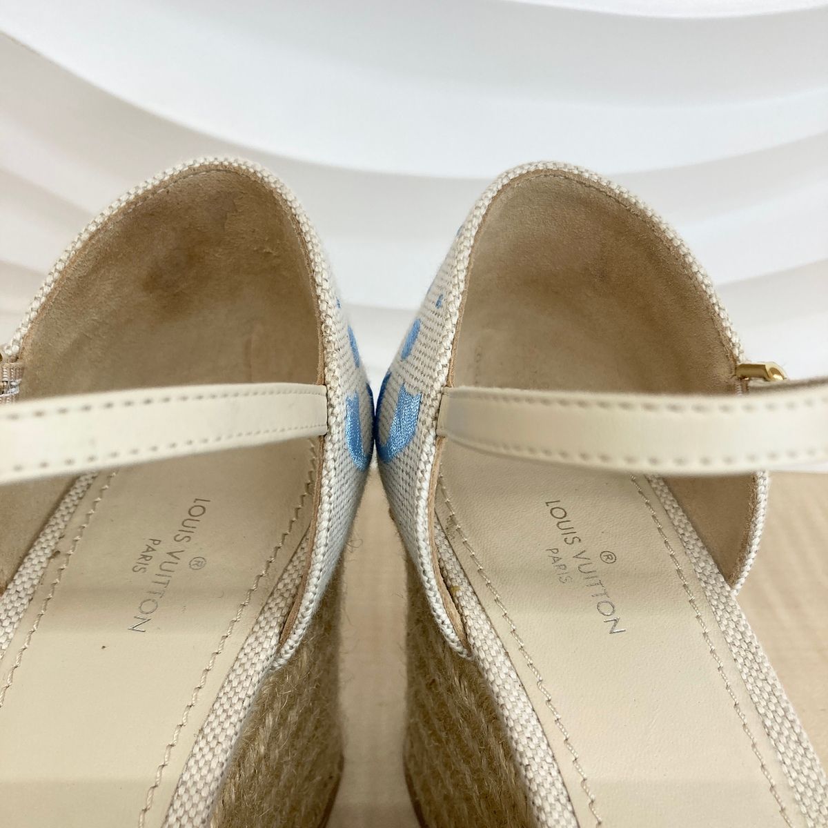 アイボリー ベージュ