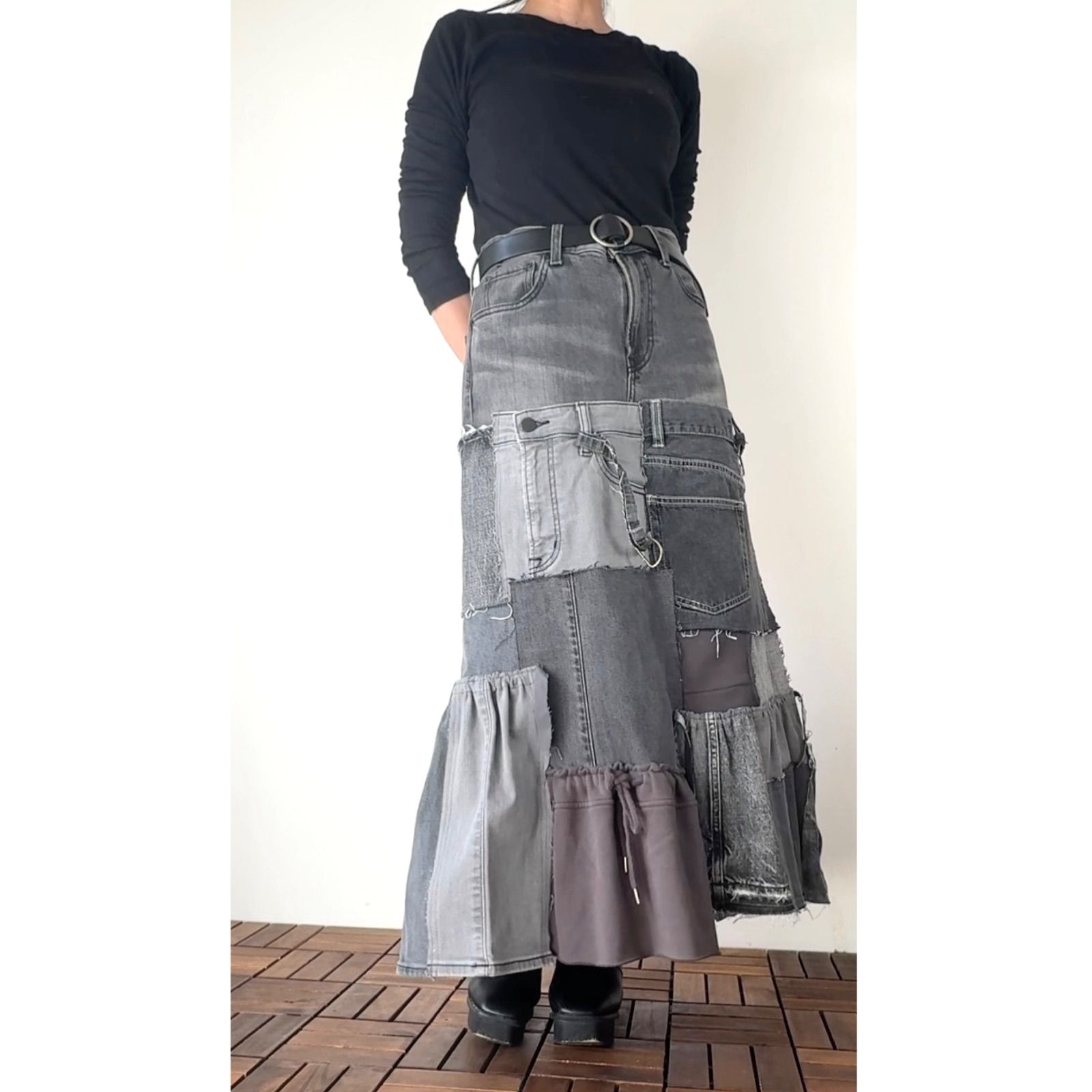 古着リメイクデニム 色々なグレーデニムやスウェットを使用したアップサイクル再構築マーメイドロングスカート