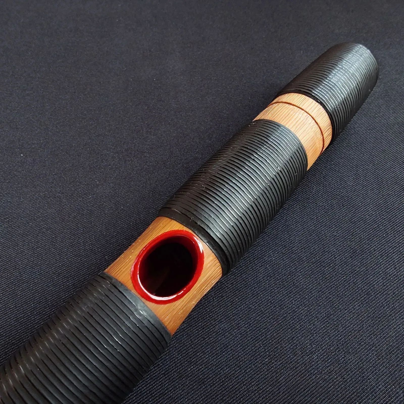 龍笛】新古管 煤竹 黒色 本漆 籐巻 黒頭 桐箱付き／雅楽／神楽 - メルカリ