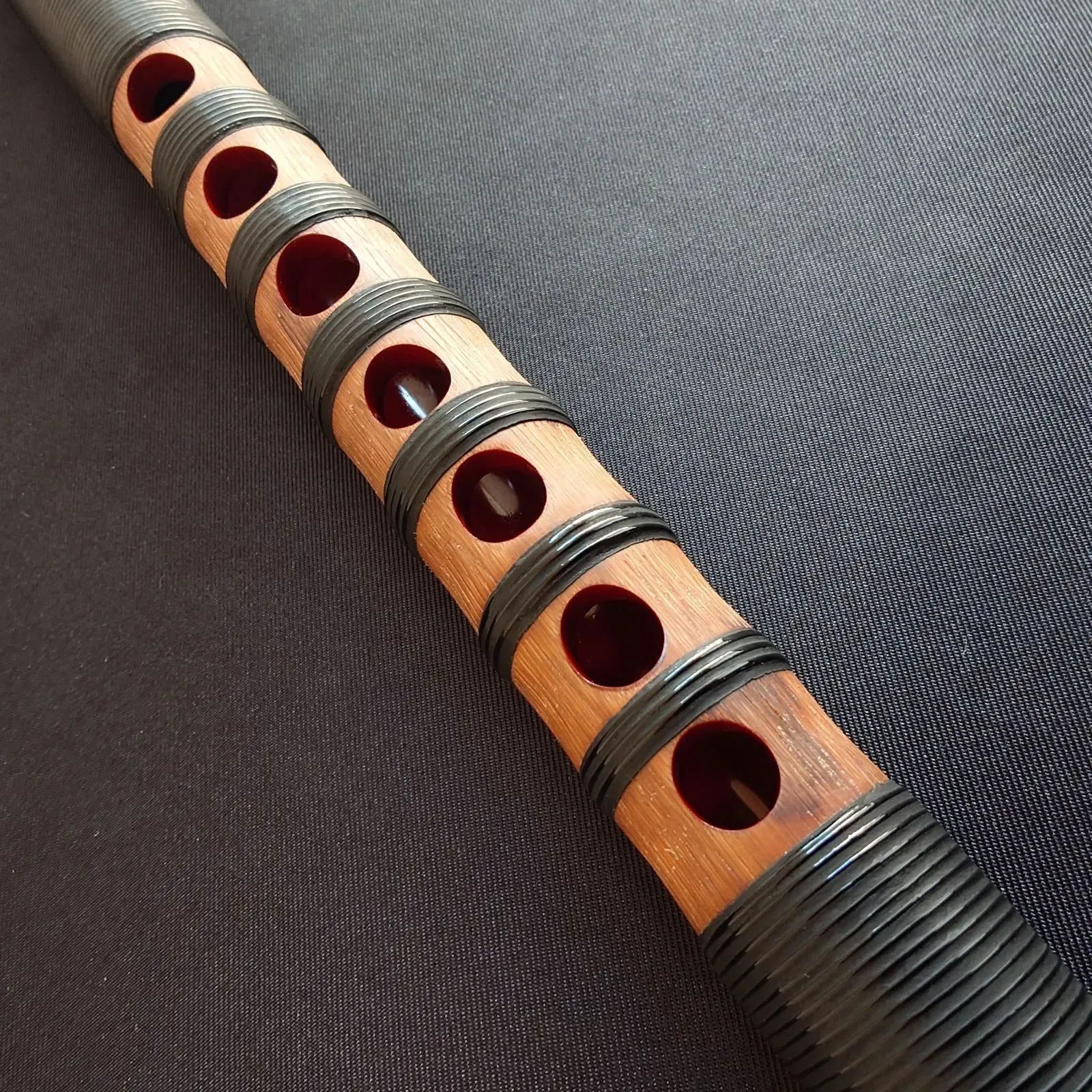 龍笛】新古管 煤竹 黒色 本漆 籐巻 黒頭 桐箱付き／雅楽／神楽 - メルカリ