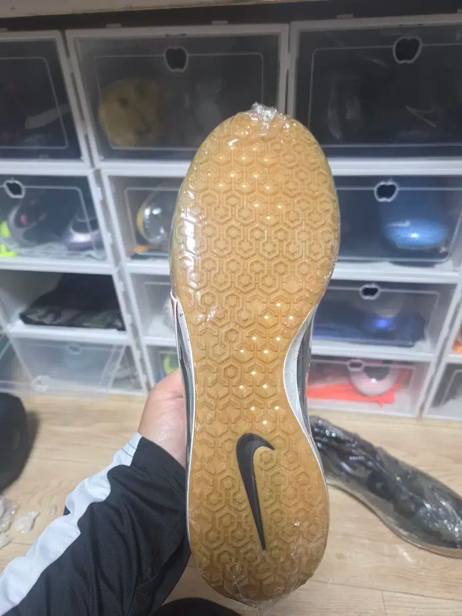 マジスタ プロキシモ インドア バッグ あり