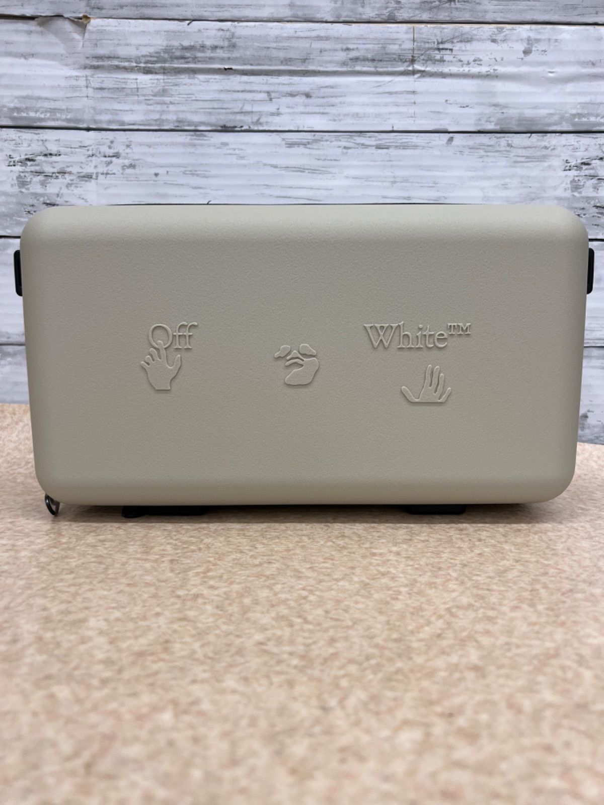 AMORE PACIFIC Off-White c o Amorepacific PROTECTION BOX _オフホワイト&アモーレパシフィックの初コラボ商品プロテクションボックス f232 mvj002