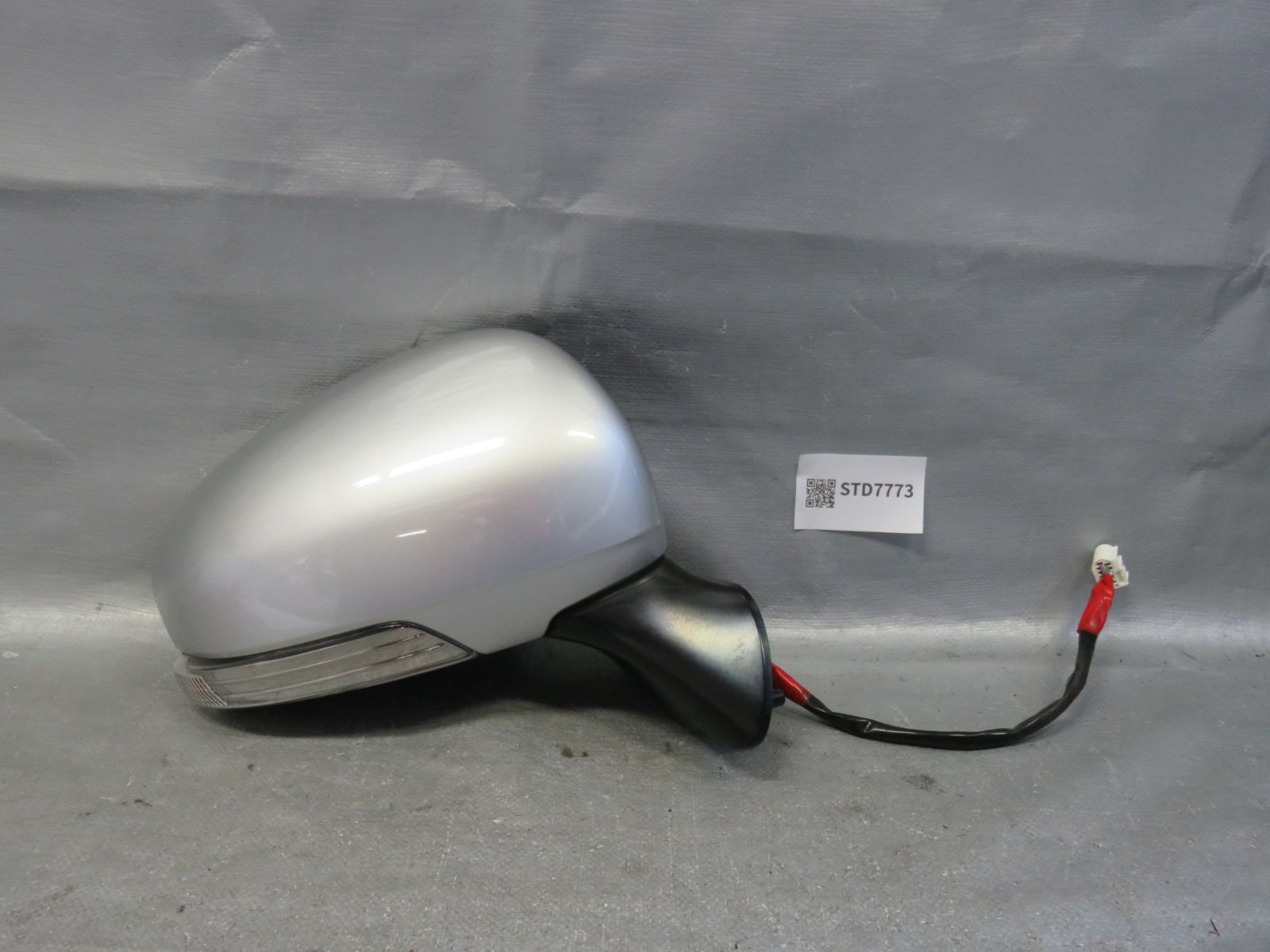 Z2508-A8]ZVW41W プリウスα 純正 LED ヘッドライト ランプ 左右 セット