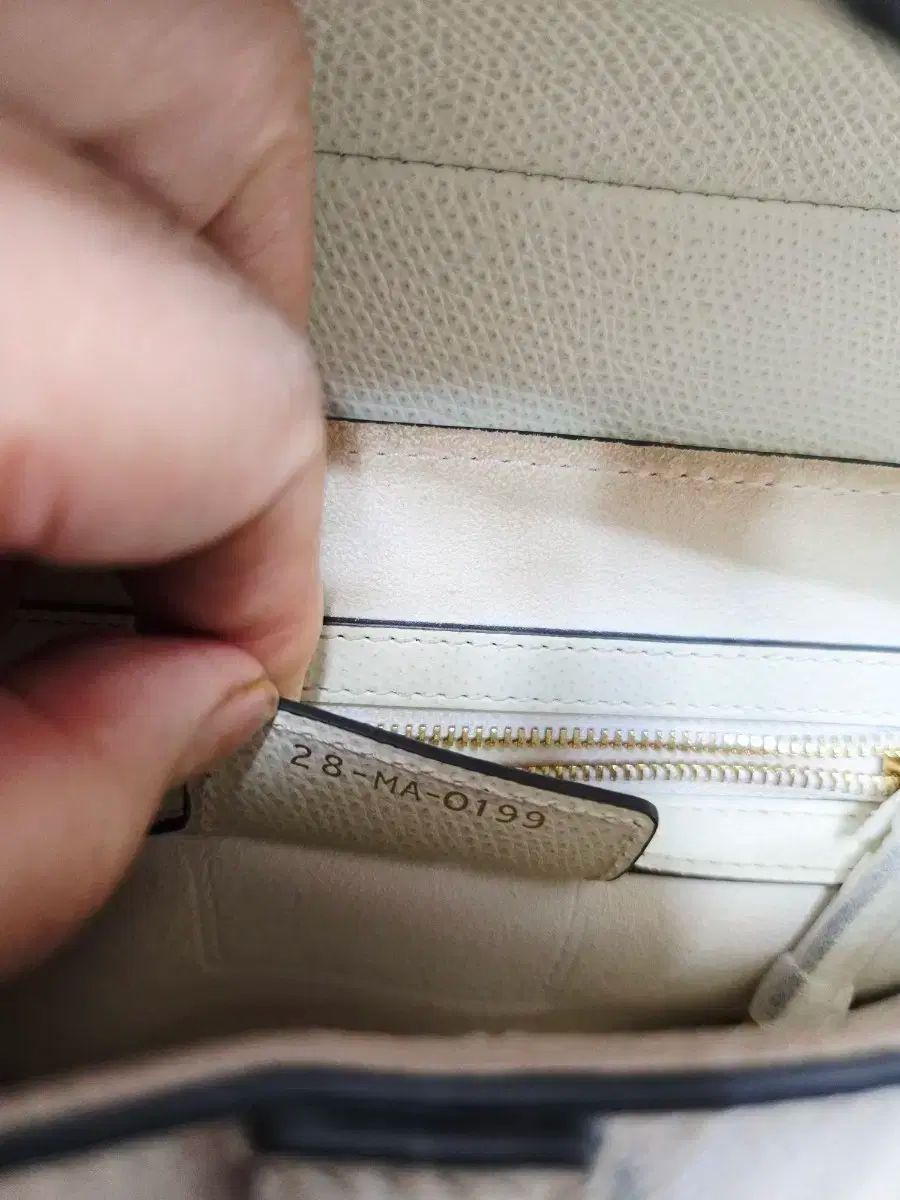 100％品質保証！ ディオール オブリーク サドルバッグ 白 ゴールド ロゴ