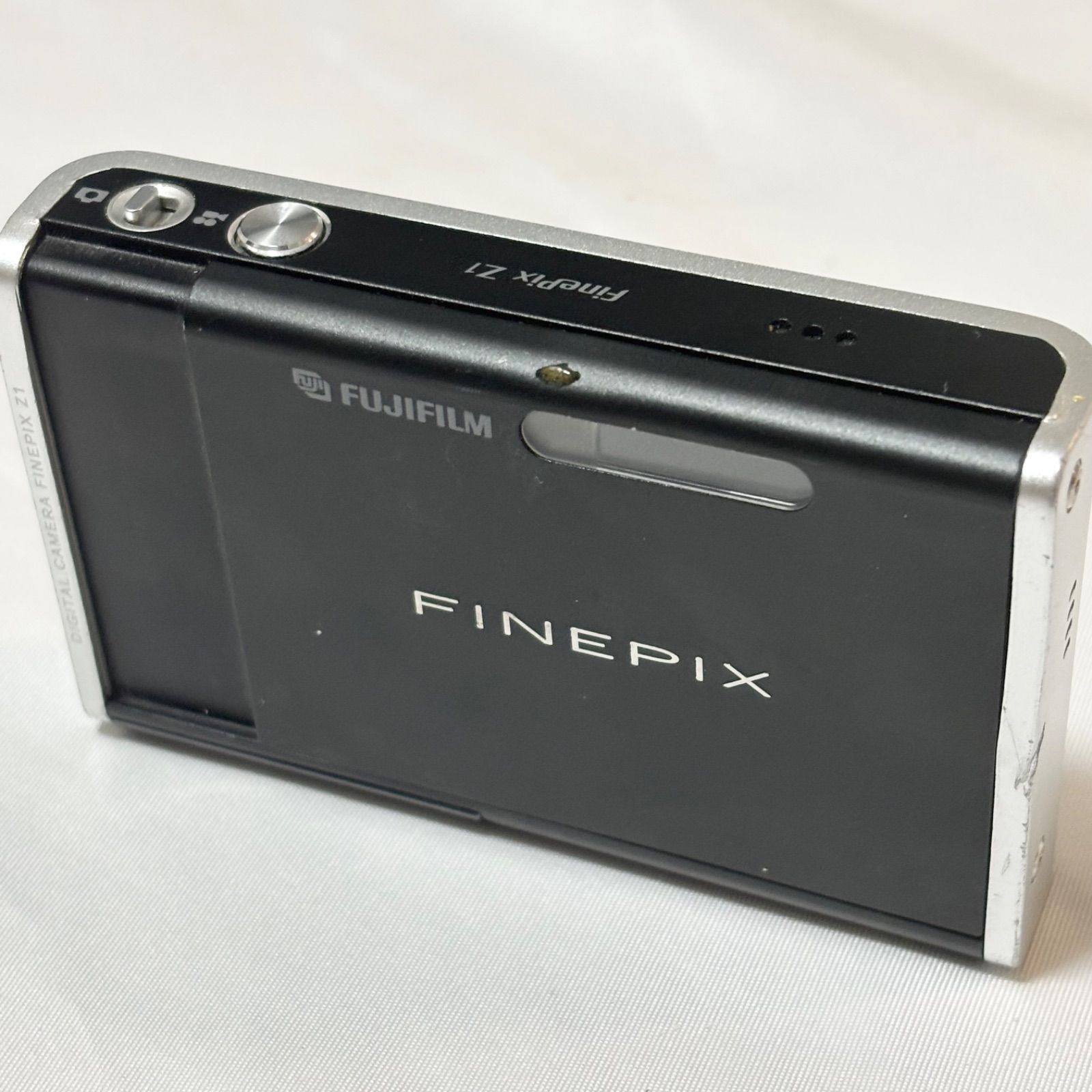 送料無料】FUJIFILM/フジフィルム/FINEPIX/Z1/ブラック×シルバー 