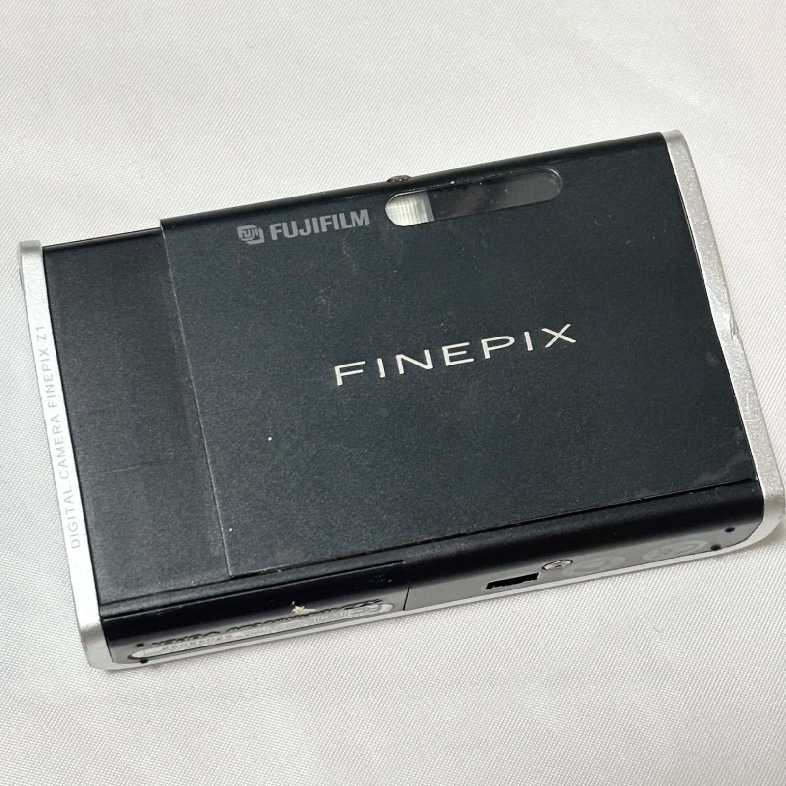 送料無料】FUJIFILM/フジフィルム/FINEPIX/Z1/ブラック×シルバー 