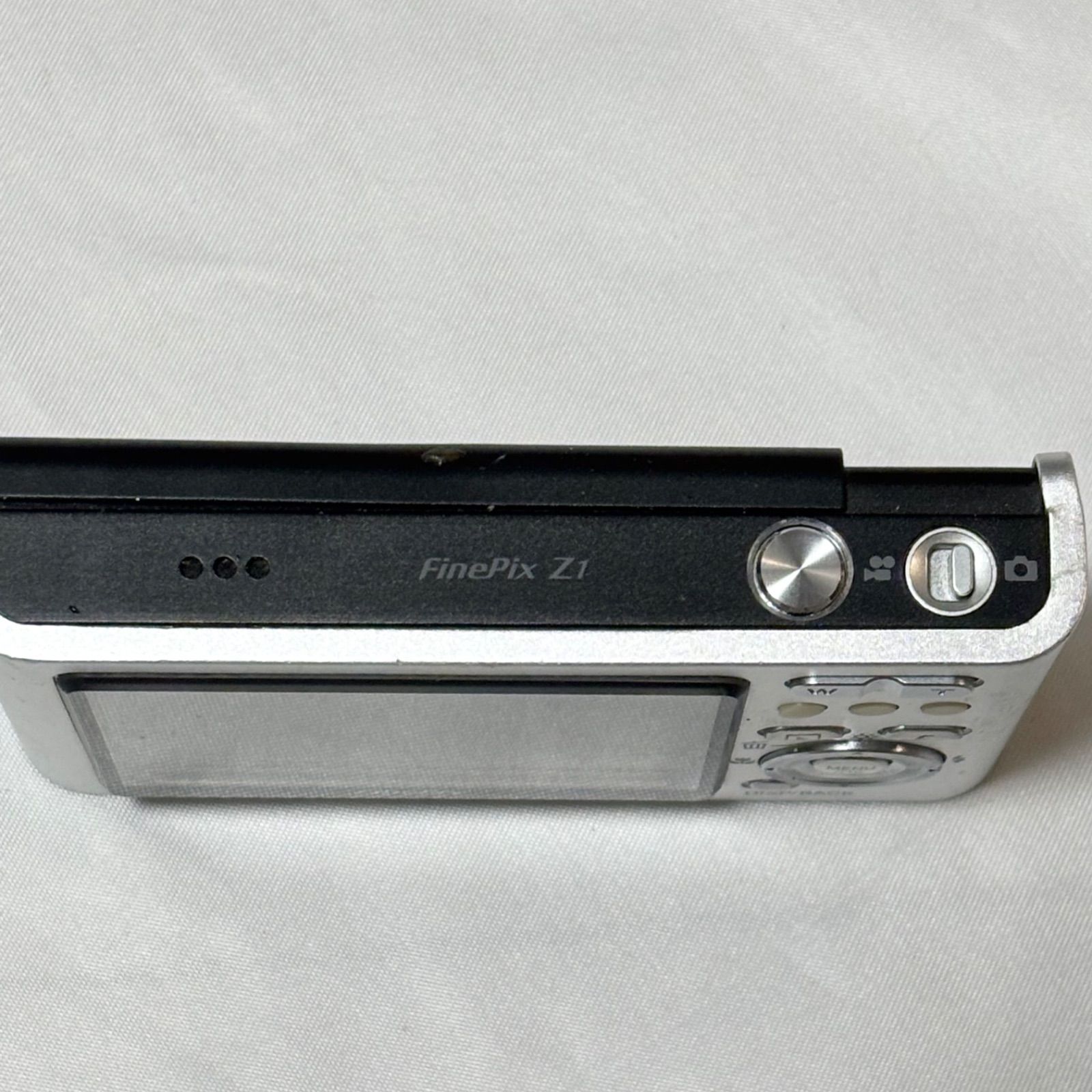 送料無料】FUJIFILM/フジフィルム/FINEPIX/Z1/ブラック×シルバー 