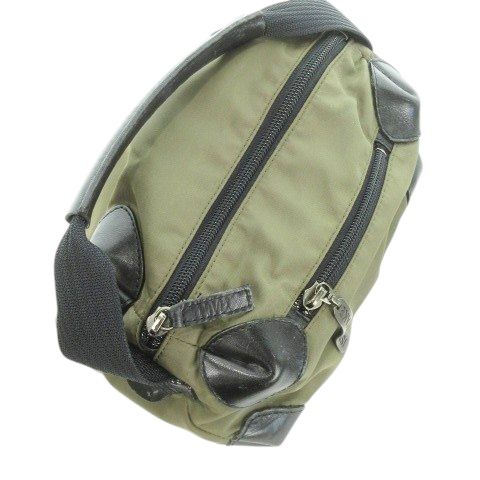 【新品、本物、正規品】 イッセイミヤケ ISSEY MIYAKE ミニハンドバッグ ナイロン レザー マチ広 緑 カーキ AH3 GY99