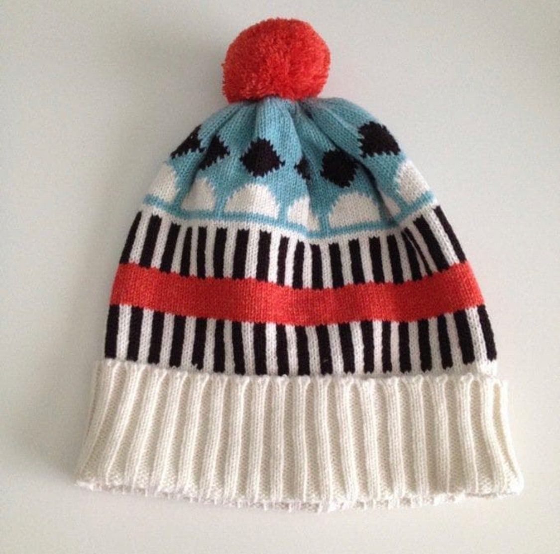 優しい暖かさ e.b ニット作家が作る仔羊ウールニットのニットキャップ