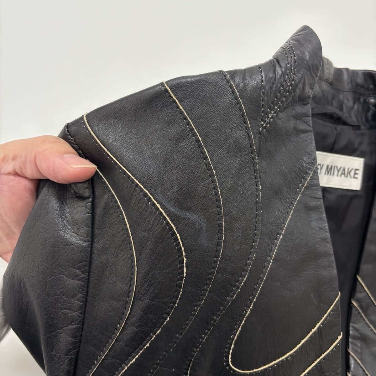 名作 ISSEY MIYAKE イッセイミヤケ レザー サークル ステッチ