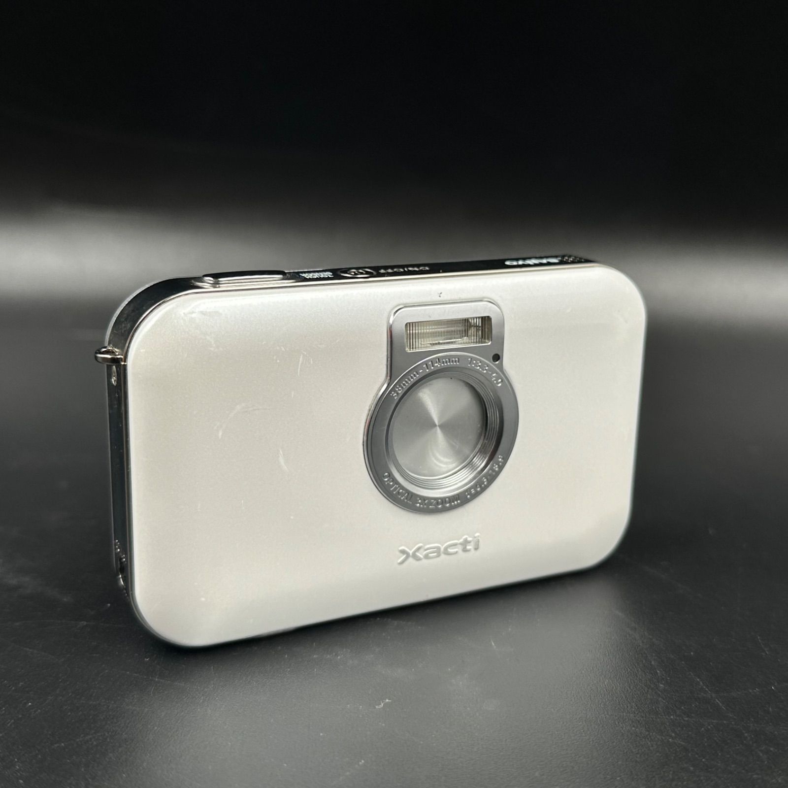 SANYO Xacti DSC-E6 コンデジ デジカメ ホワイト 白 ザクティ SANYO Xacti DSC-E6 コンデジ デジカメ ホワイト 白 ザクティ