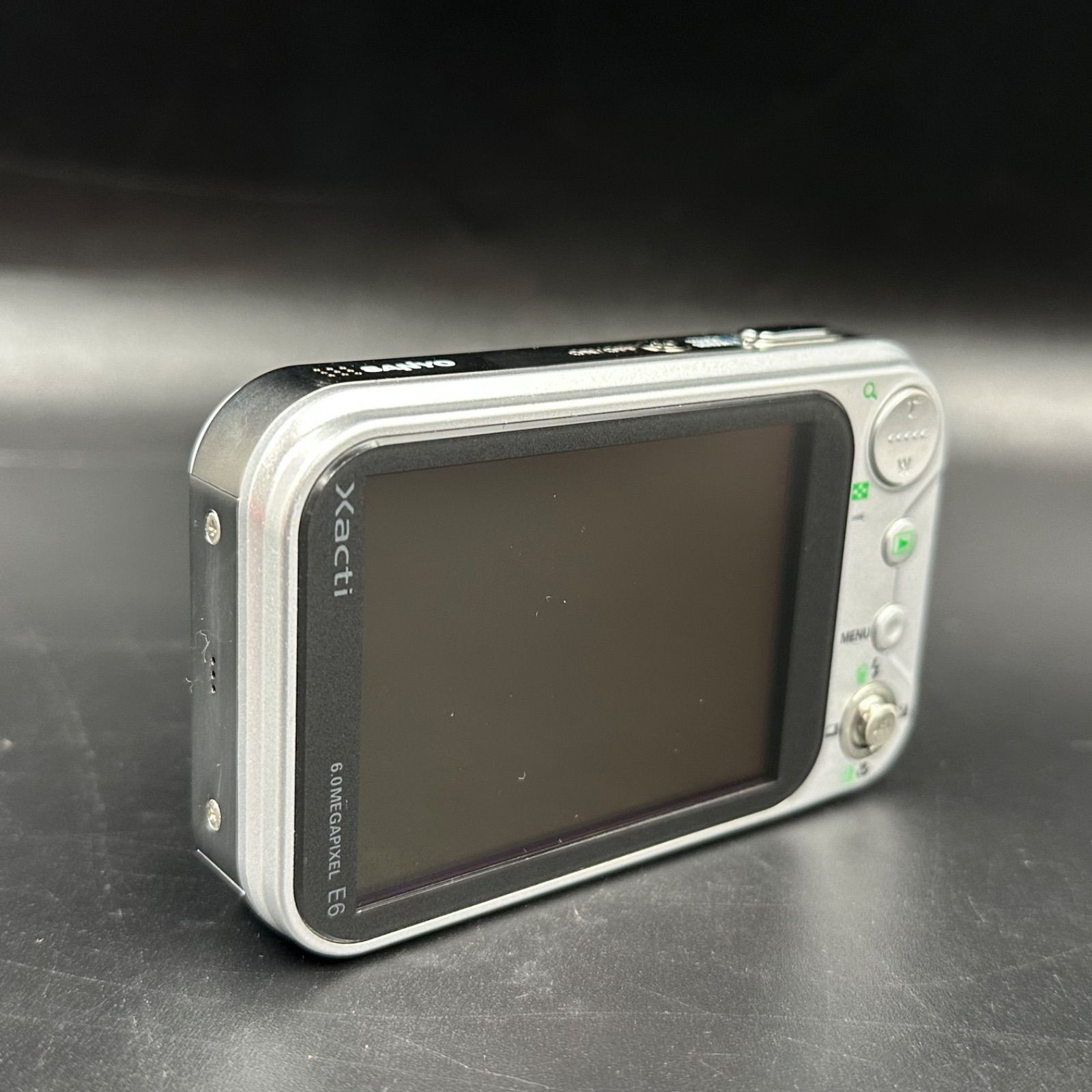 SANYO Xacti DSC-E6 サンヨー ザクティ コンデジ SANYO Xacti DSC-E6 コンデジ デジカメ ホワイト 白 ザクティ - メルカリ