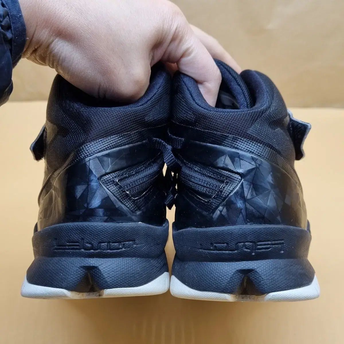 ジェームスs-8 バスケシューズ