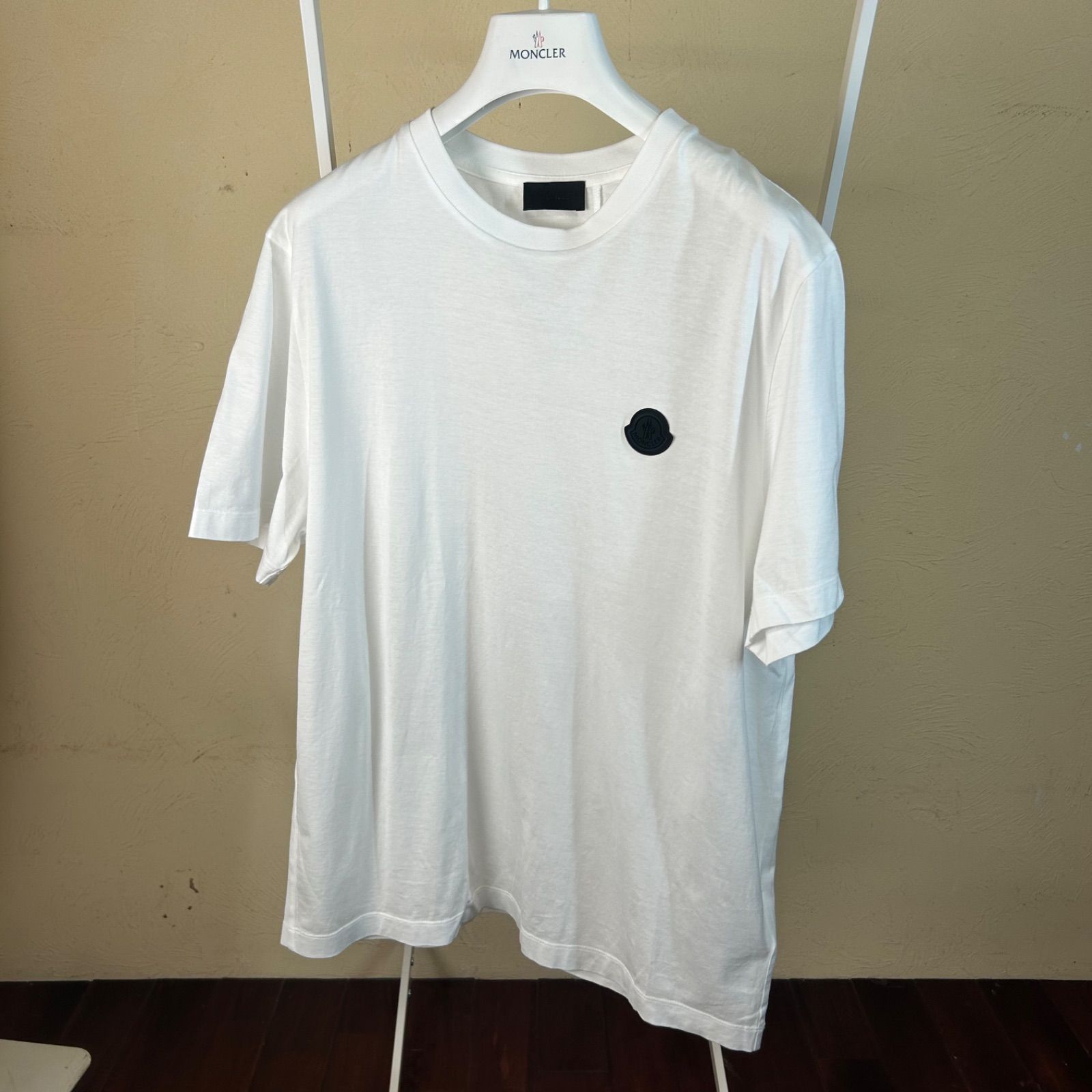 MONCLER モンクレール 半袖Tシャツ ラバーワッペン 白 XL 美品 極美品】MONCLER モンクレールラバーワッペン半袖Tシャツ白M - メルカリ