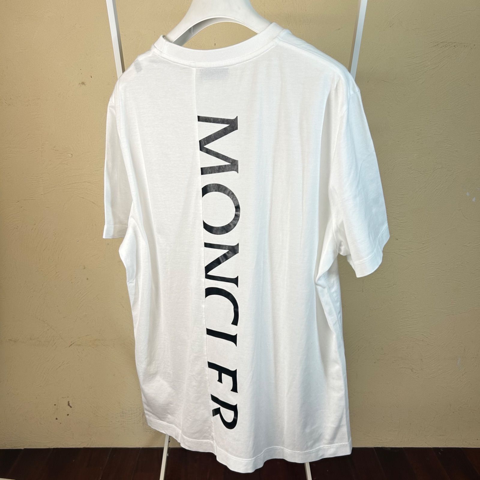 MONCLER モンクレール 半袖Tシャツ ラバーワッペン 白 XL 美品 極美品】MONCLER モンクレールラバーワッペン半袖Tシャツ白M - メルカリ