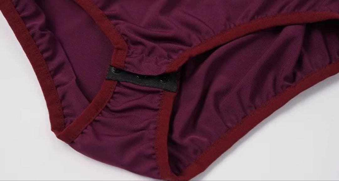 裾が特徴的な華やか ドレス