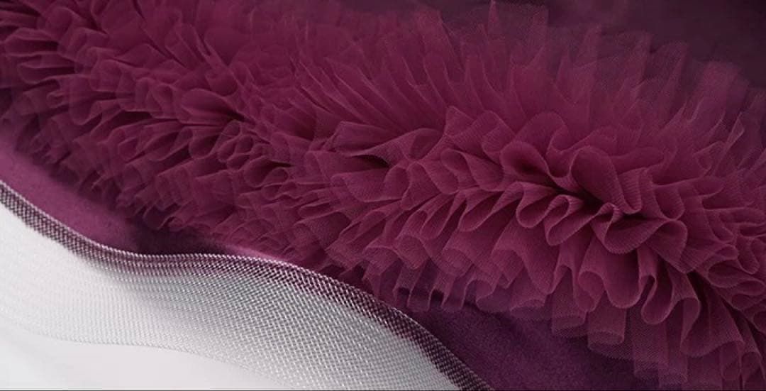 裾が特徴的な華やか ドレス